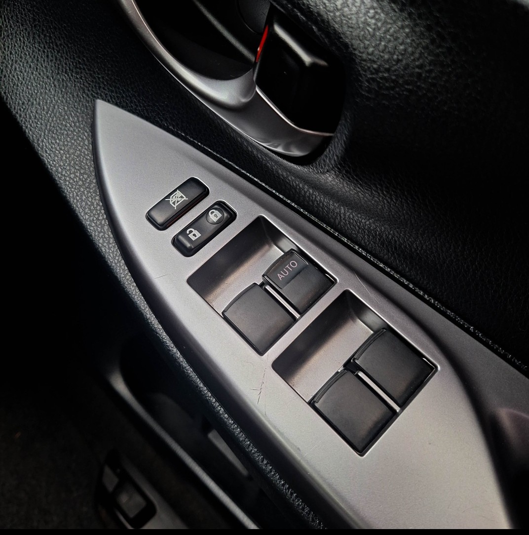 2014 Toyota Yaris  S AT 2014 Toyota Yaris  S AT