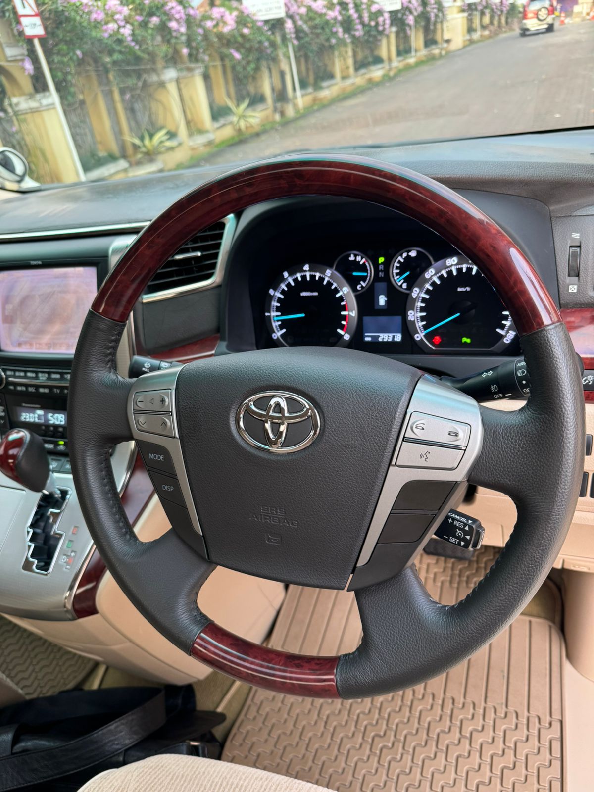 2011 Toyota Vellfire  2.5 ZG AT PREMIUM SOUND 2011 Toyota Vellfire  2.5 ZG AT PREMIUM SOUND