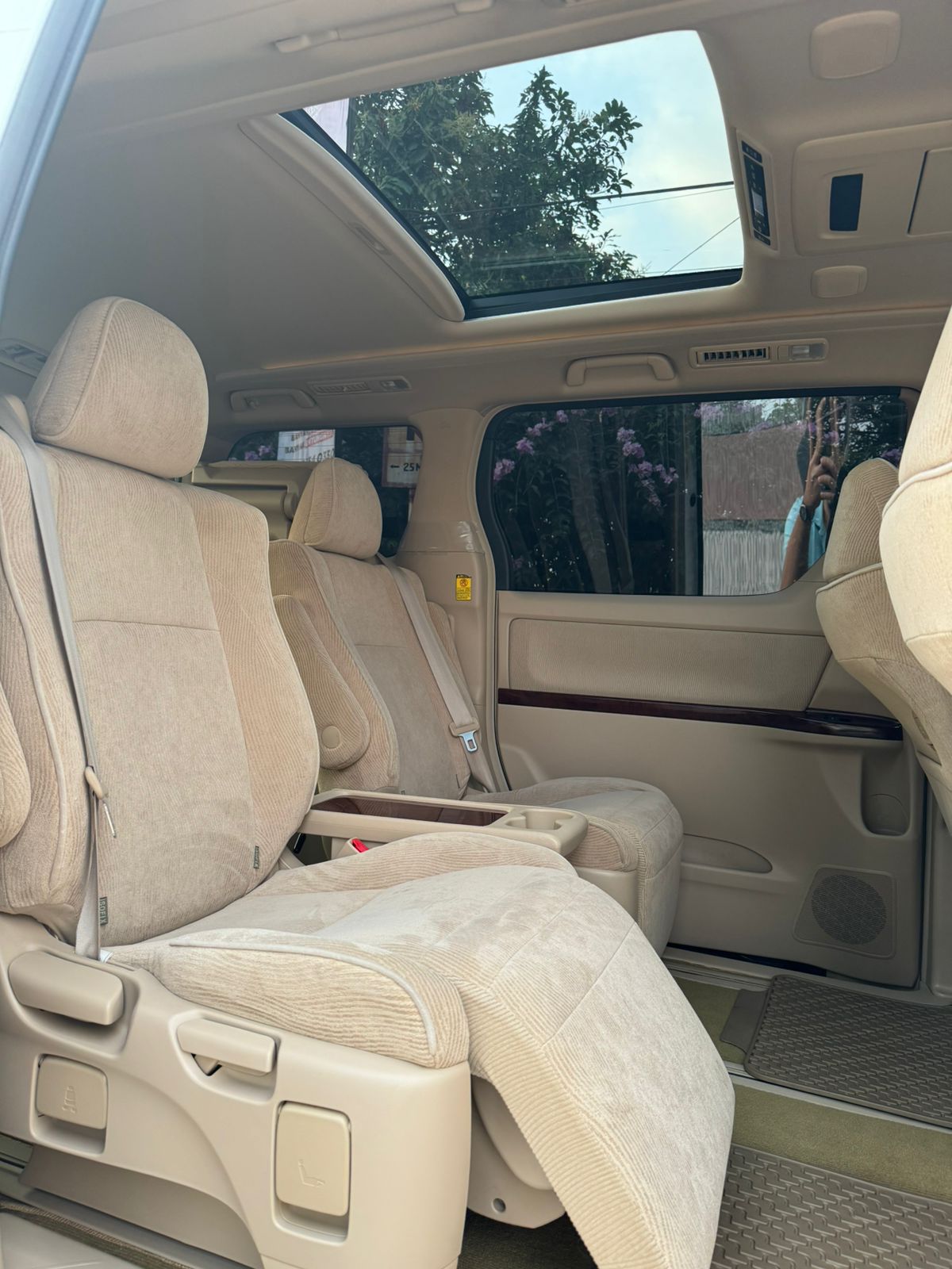 2011 Toyota Vellfire  2.5 ZG AT PREMIUM SOUND 2011 Toyota Vellfire  2.5 ZG AT PREMIUM SOUND