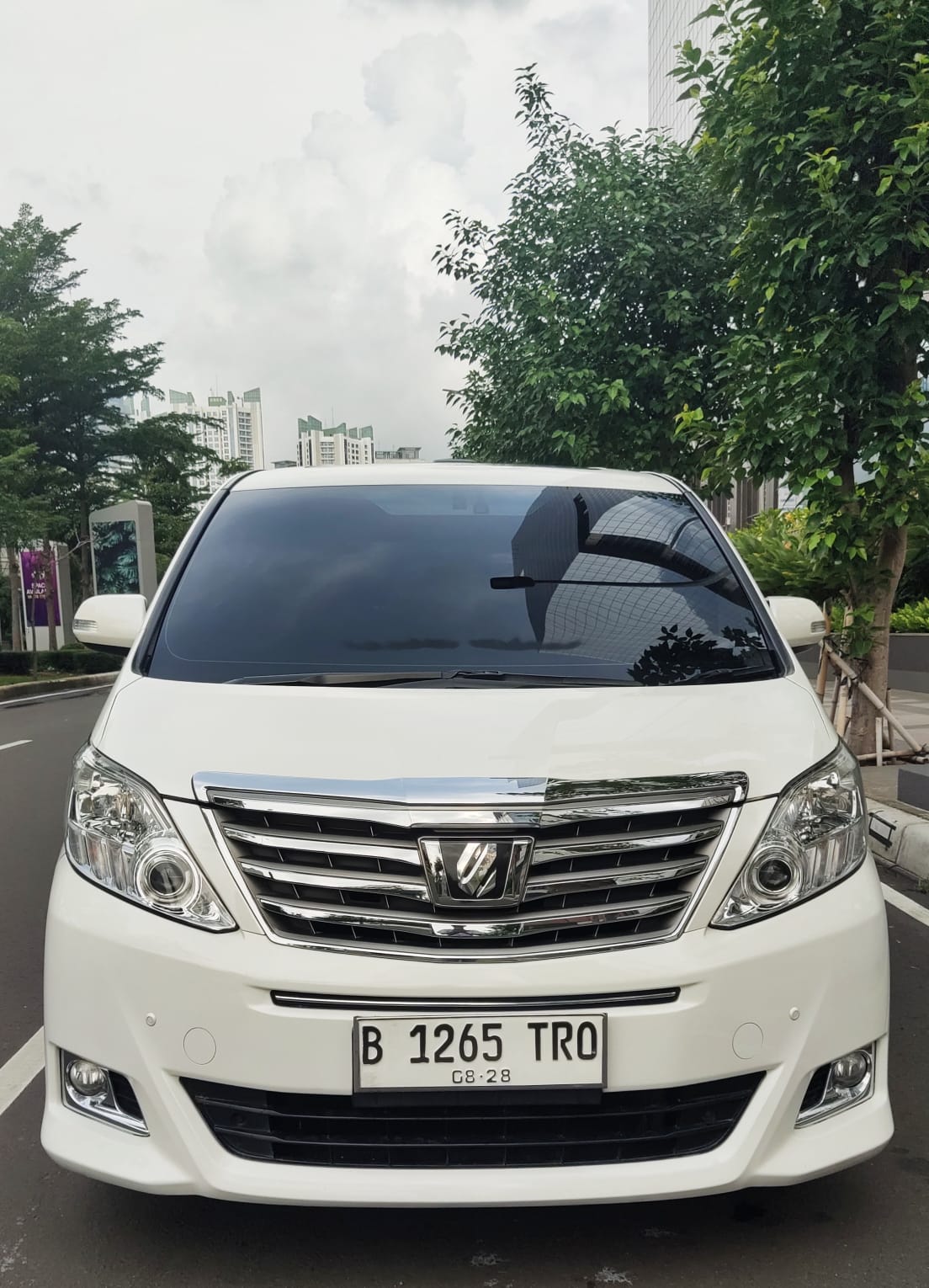 2011 Toyota Alphard Bekas 2011 Toyota Alphard Bekas