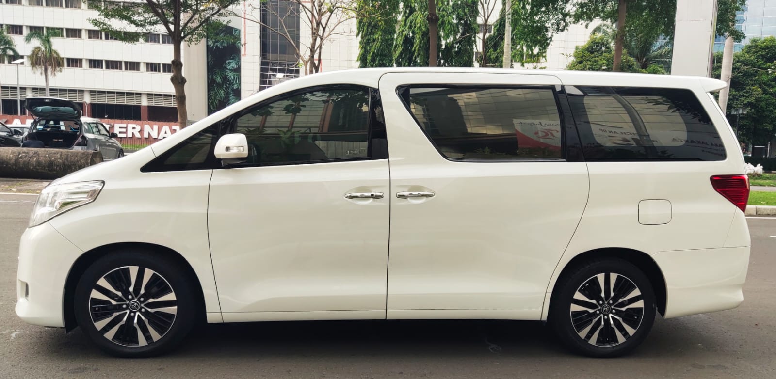 2011 Toyota Alphard 2011 Toyota Alphard
