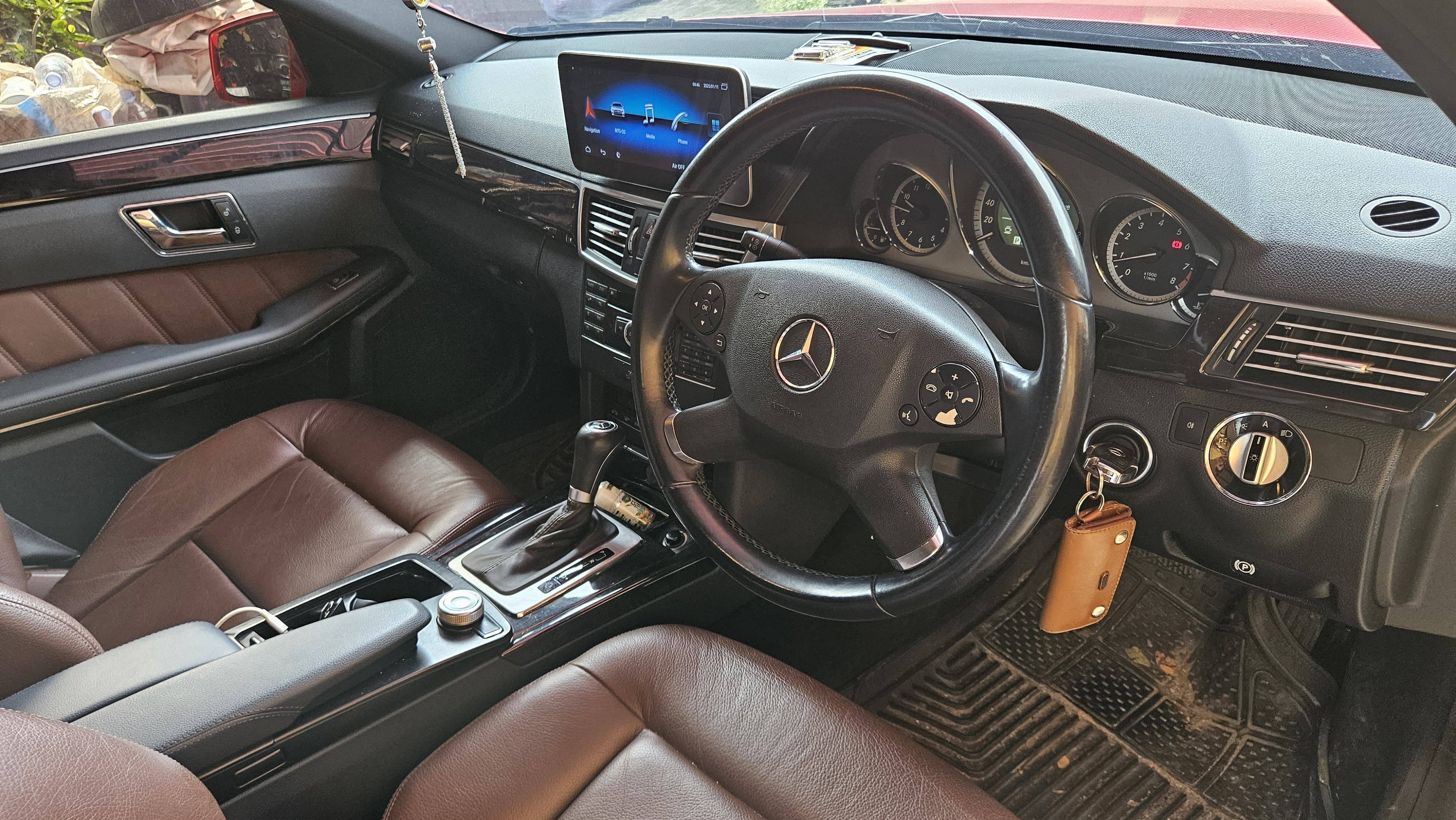 2010 Mercedes Benz E-Class  E 250 AVANGARDE CKD AT 2010 Mercedes Benz E-Class  E 250 AVANGARDE CKD AT