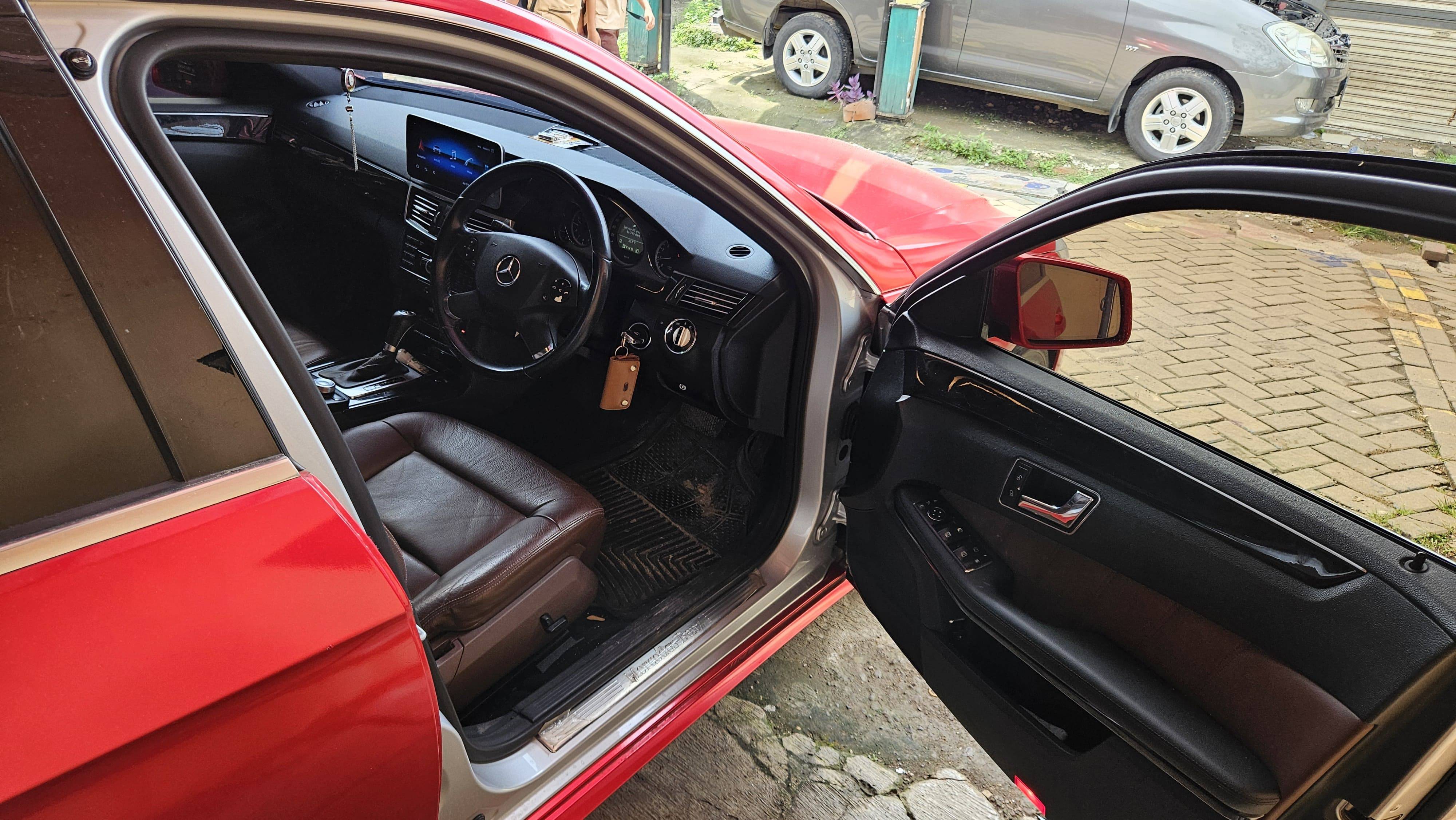 2010 Mercedes Benz E-Class  E 250 AVANGARDE CKD AT 2010 Mercedes Benz E-Class  E 250 AVANGARDE CKD AT