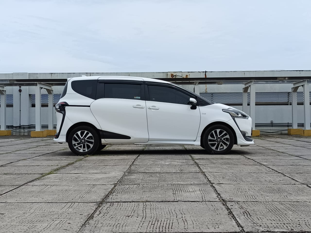 2017 Toyota Sienta 2017 Toyota Sienta