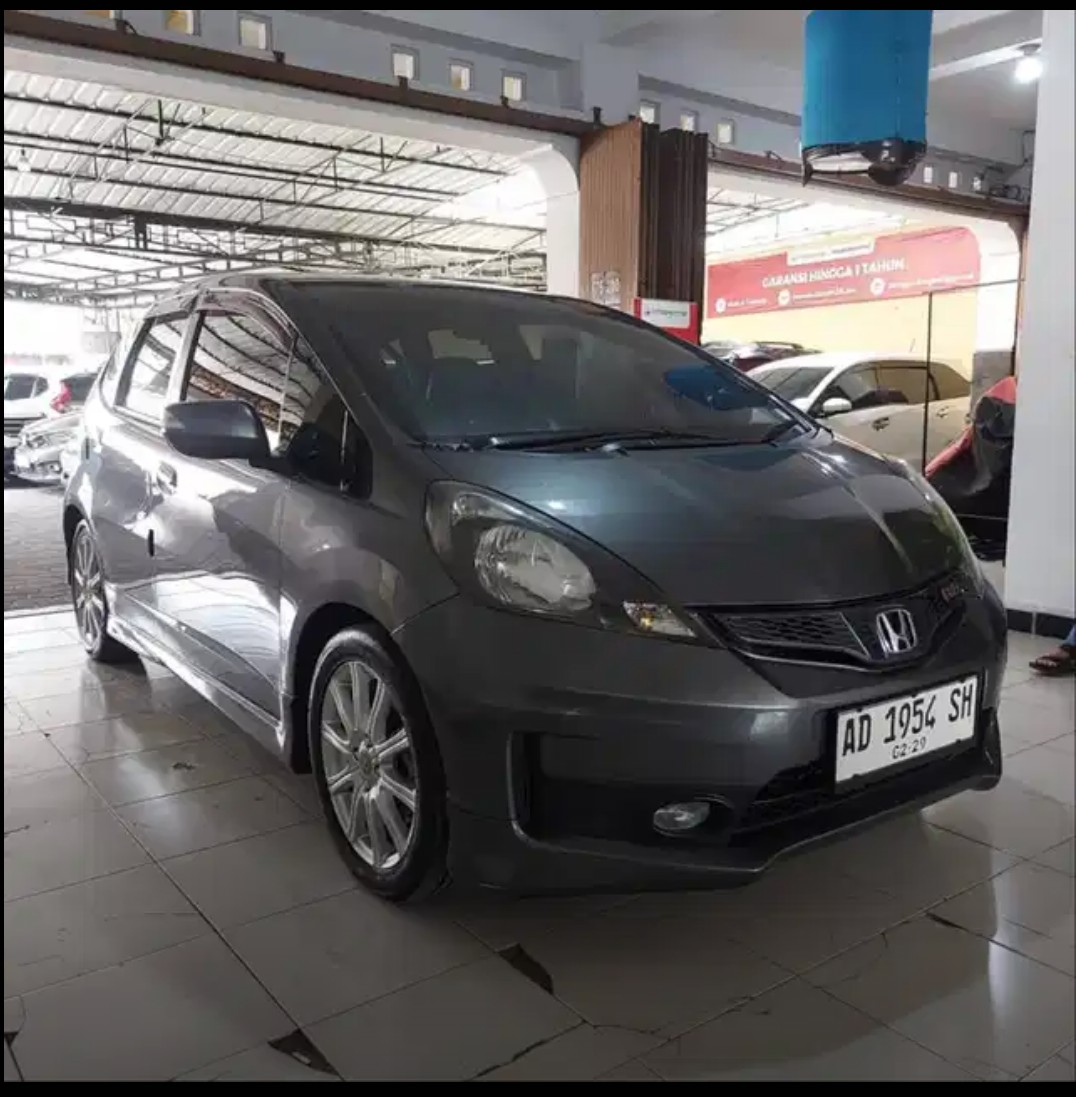 2013 Honda Jazz  1.5 GE8 MT 2013 Honda Jazz  1.5 GE8 MT