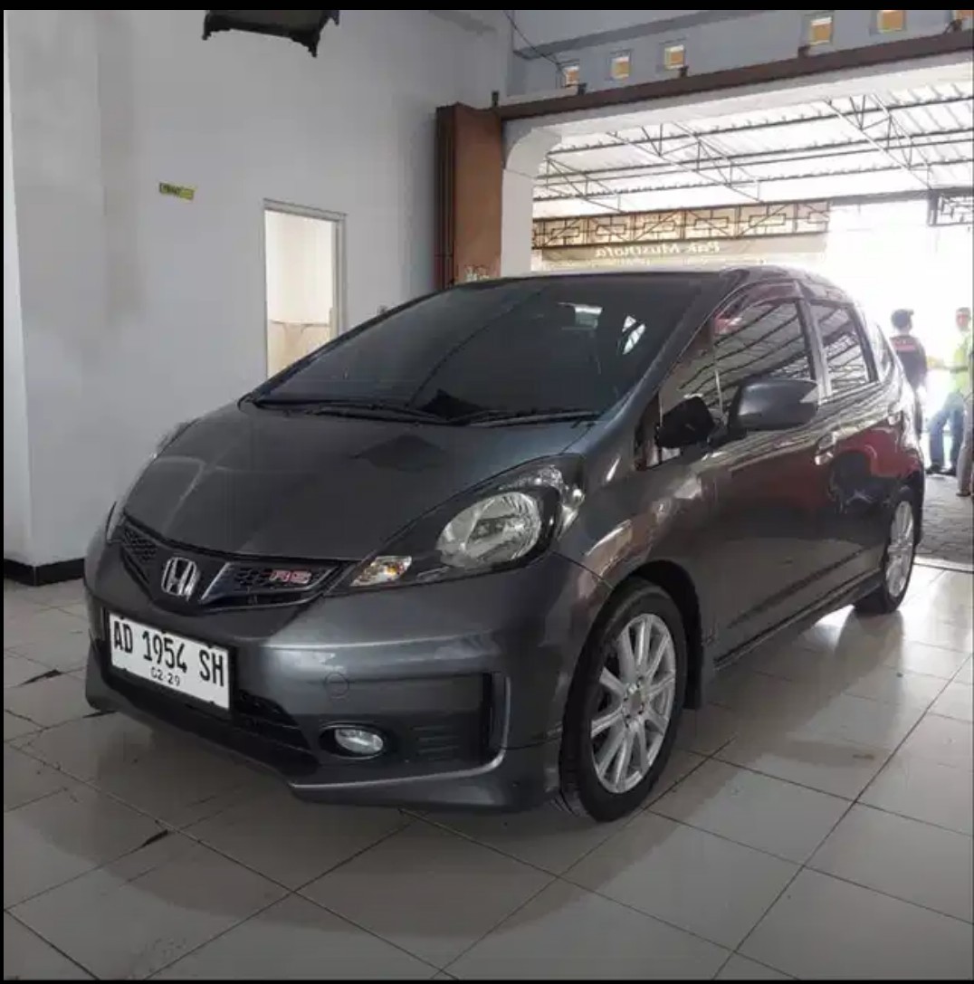 2013 Honda Jazz  1.5 GE8 MT 2013 Honda Jazz  1.5 GE8 MT