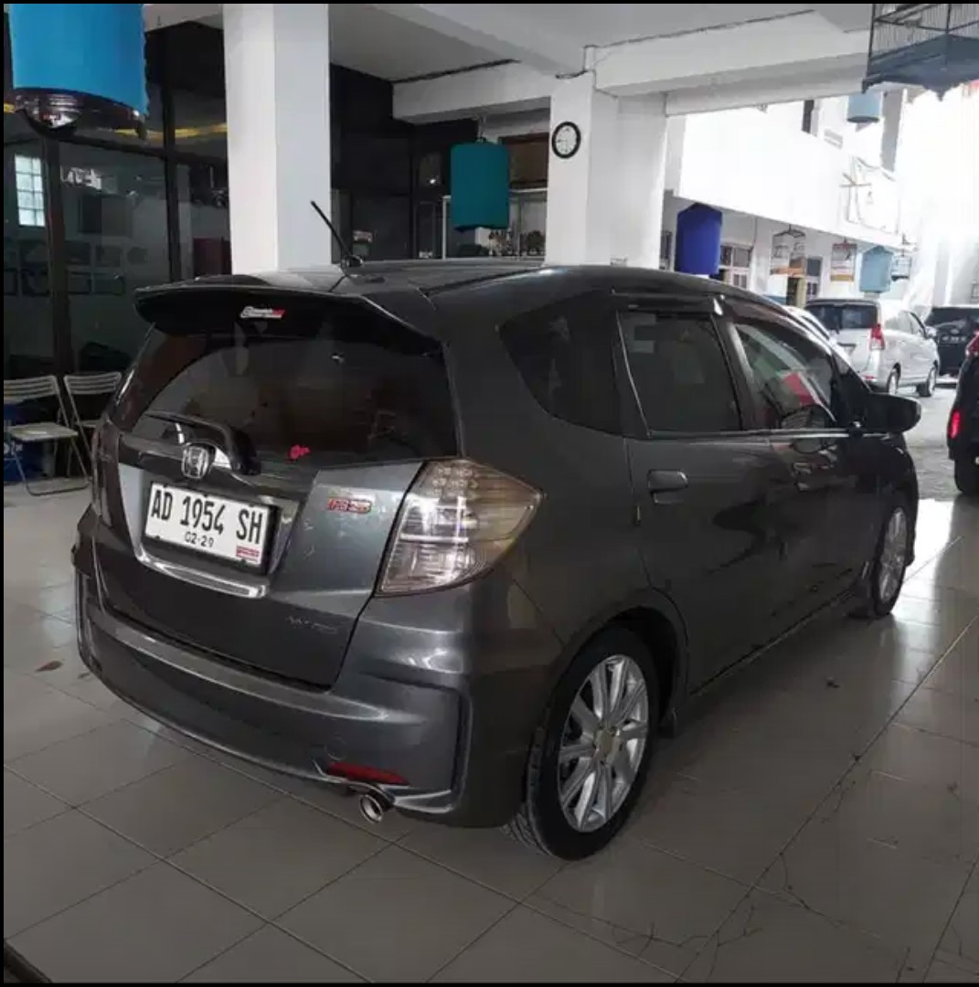 2013 Honda Jazz  1.5 GE8 MT 2013 Honda Jazz  1.5 GE8 MT