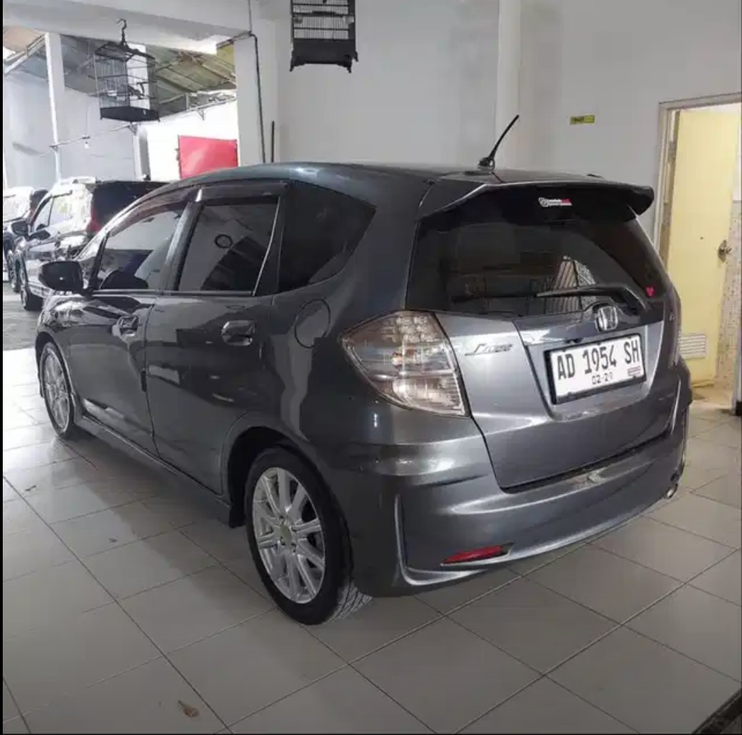 2013 Honda Jazz  1.5 GE8 MT 2013 Honda Jazz  1.5 GE8 MT
