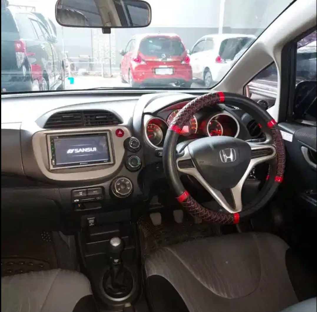 2013 Honda Jazz  1.5 GE8 MT 2013 Honda Jazz  1.5 GE8 MT