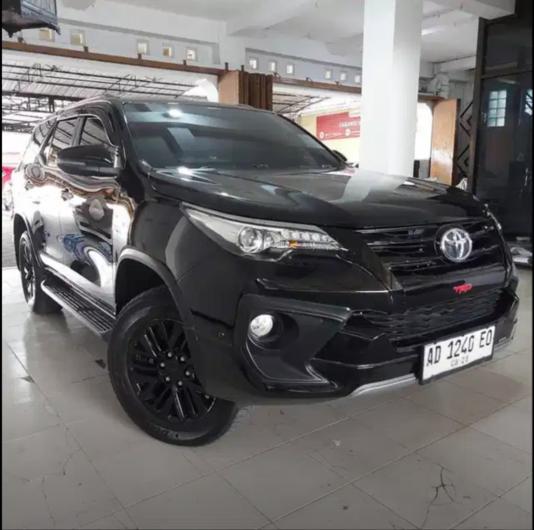2018 Toyota Fortuner  VRZ 2.4 AT TRD 2018 Toyota Fortuner  VRZ 2.4 AT TRD