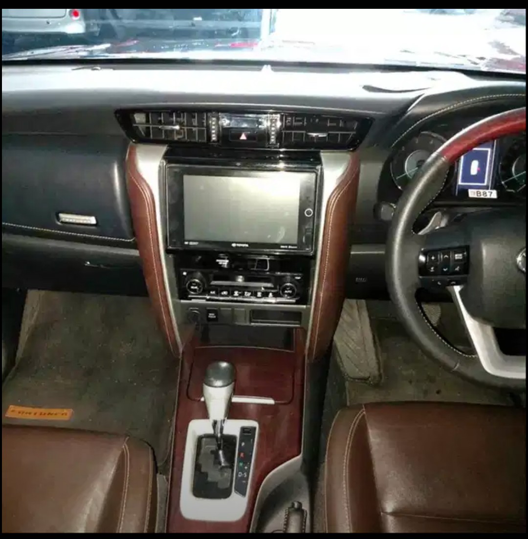 2018 Toyota Fortuner  VRZ 2.4 AT TRD 2018 Toyota Fortuner  VRZ 2.4 AT TRD