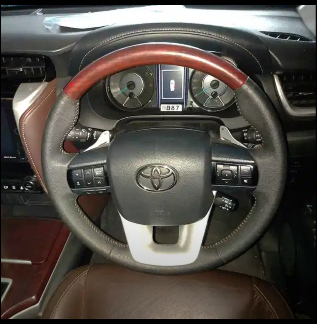 2018 Toyota Fortuner  VRZ 2.4 AT TRD 2018 Toyota Fortuner  VRZ 2.4 AT TRD