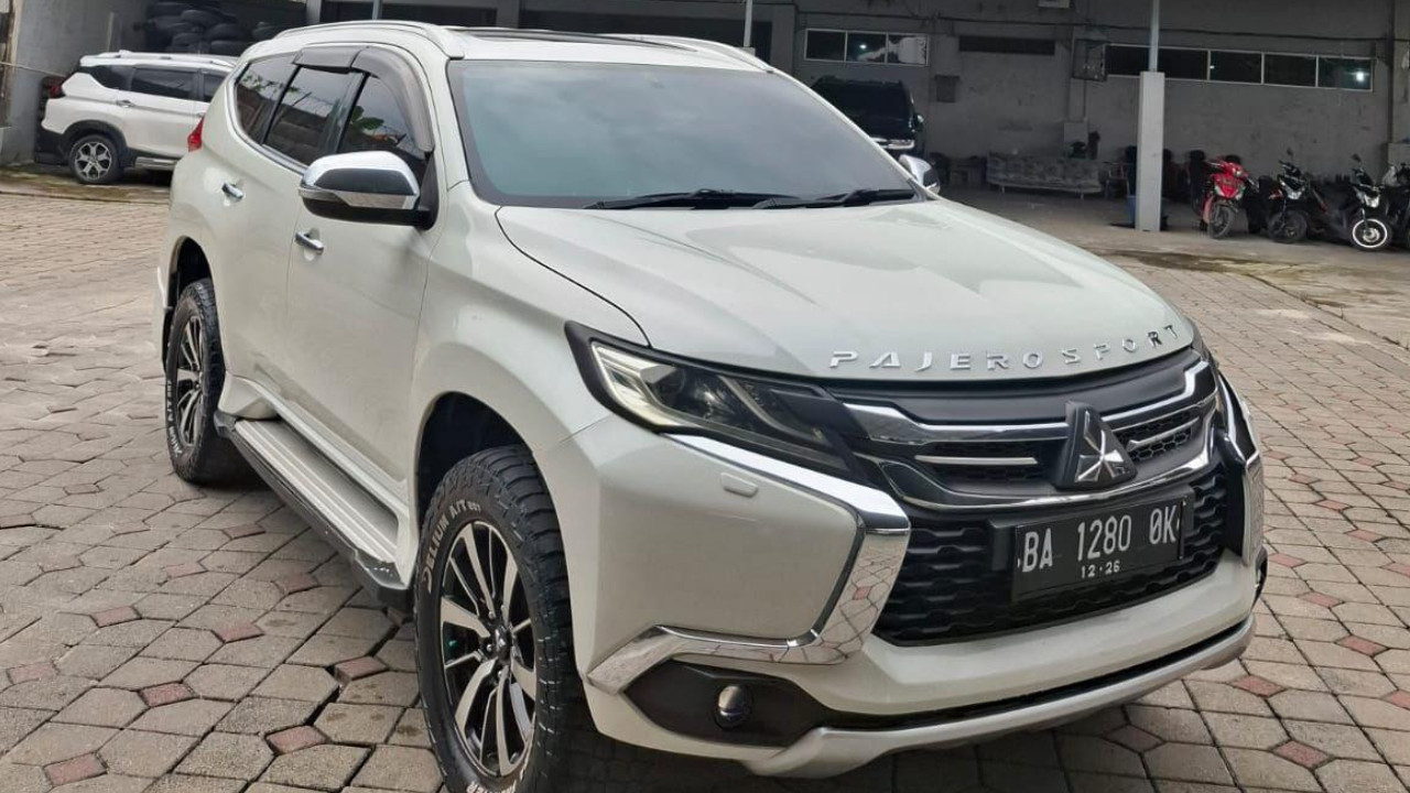 2016 Mitsubishi Pajero Sport Dakar AT 4x2 2016 Mitsubishi Pajero Sport Dakar AT 4x2