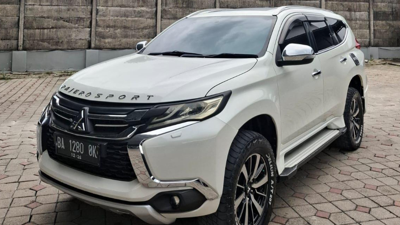2016 Mitsubishi Pajero Sport Dakar AT 4x2 2016 Mitsubishi Pajero Sport Dakar AT 4x2