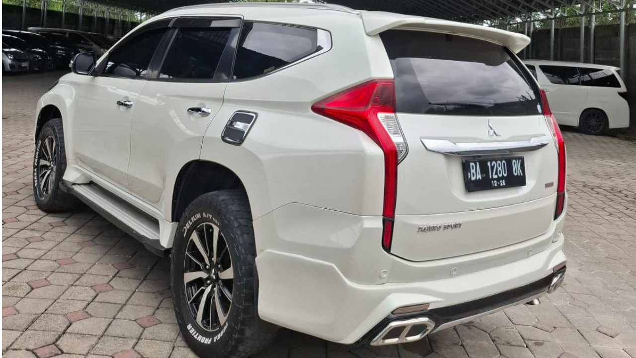 2016 Mitsubishi Pajero Sport Dakar AT 4x2 2016 Mitsubishi Pajero Sport Dakar AT 4x2