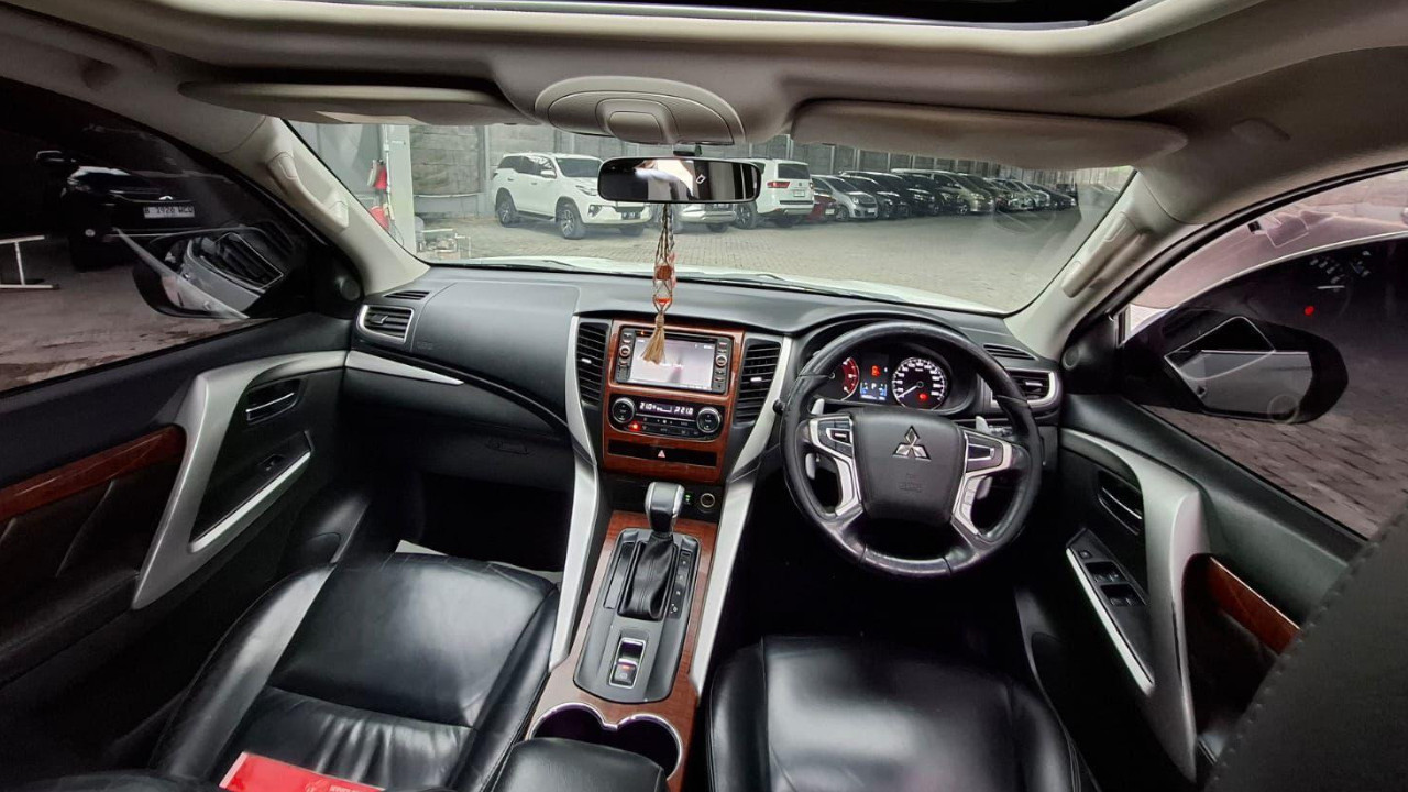 2016 Mitsubishi Pajero Sport Dakar AT 4x2 2016 Mitsubishi Pajero Sport Dakar AT 4x2