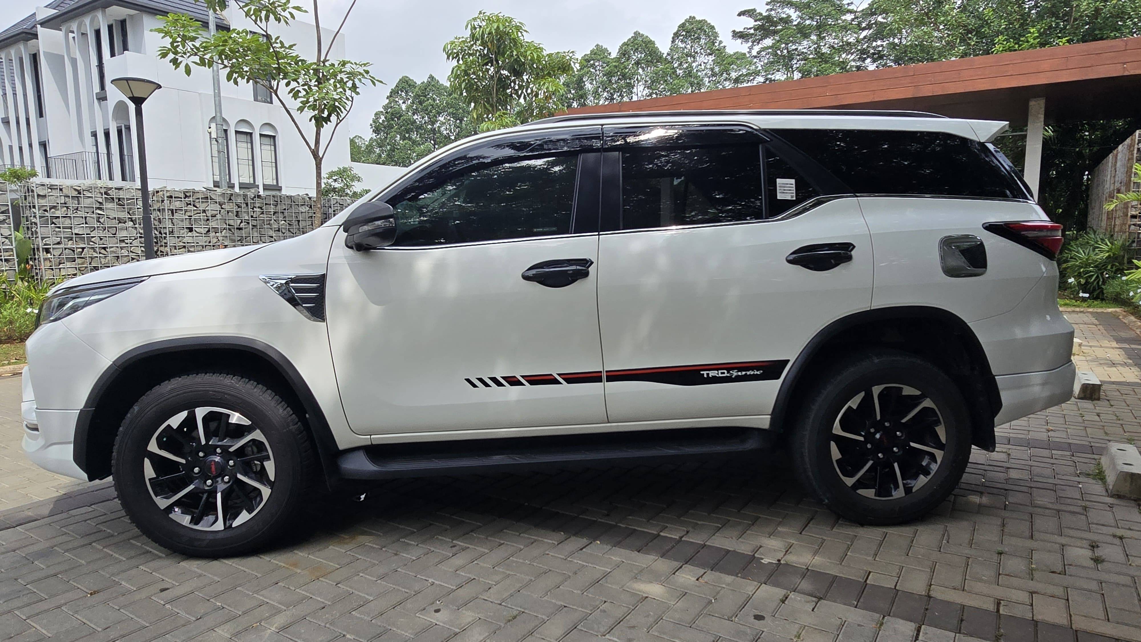 2020 Toyota Fortuner VRZ 4X2 TRD 2.4L AT 2020 Toyota Fortuner VRZ 4X2 TRD 2.4L AT
