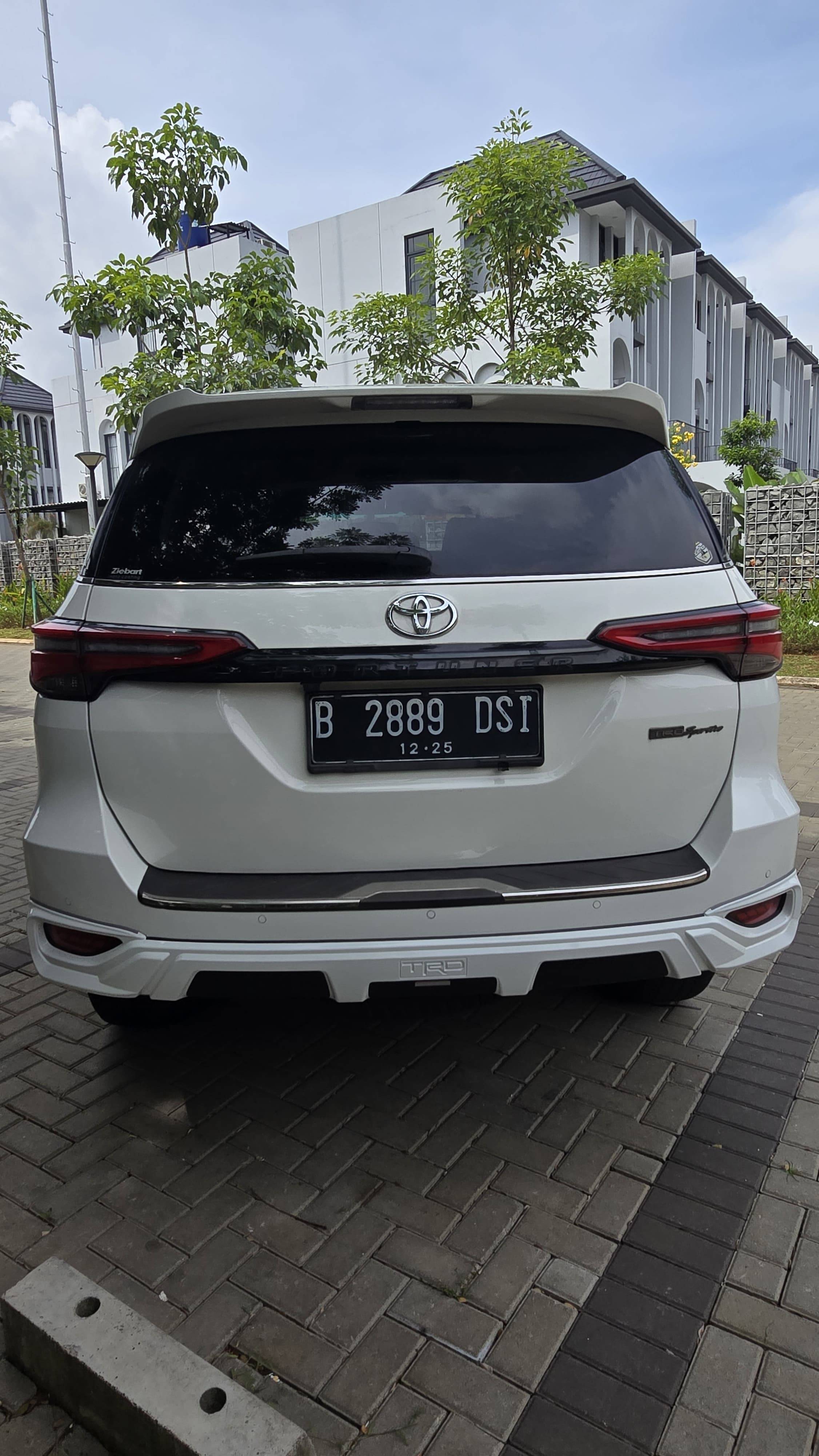 2020 Toyota Fortuner VRZ 4X2 TRD 2.4L AT 2020 Toyota Fortuner VRZ 4X2 TRD 2.4L AT