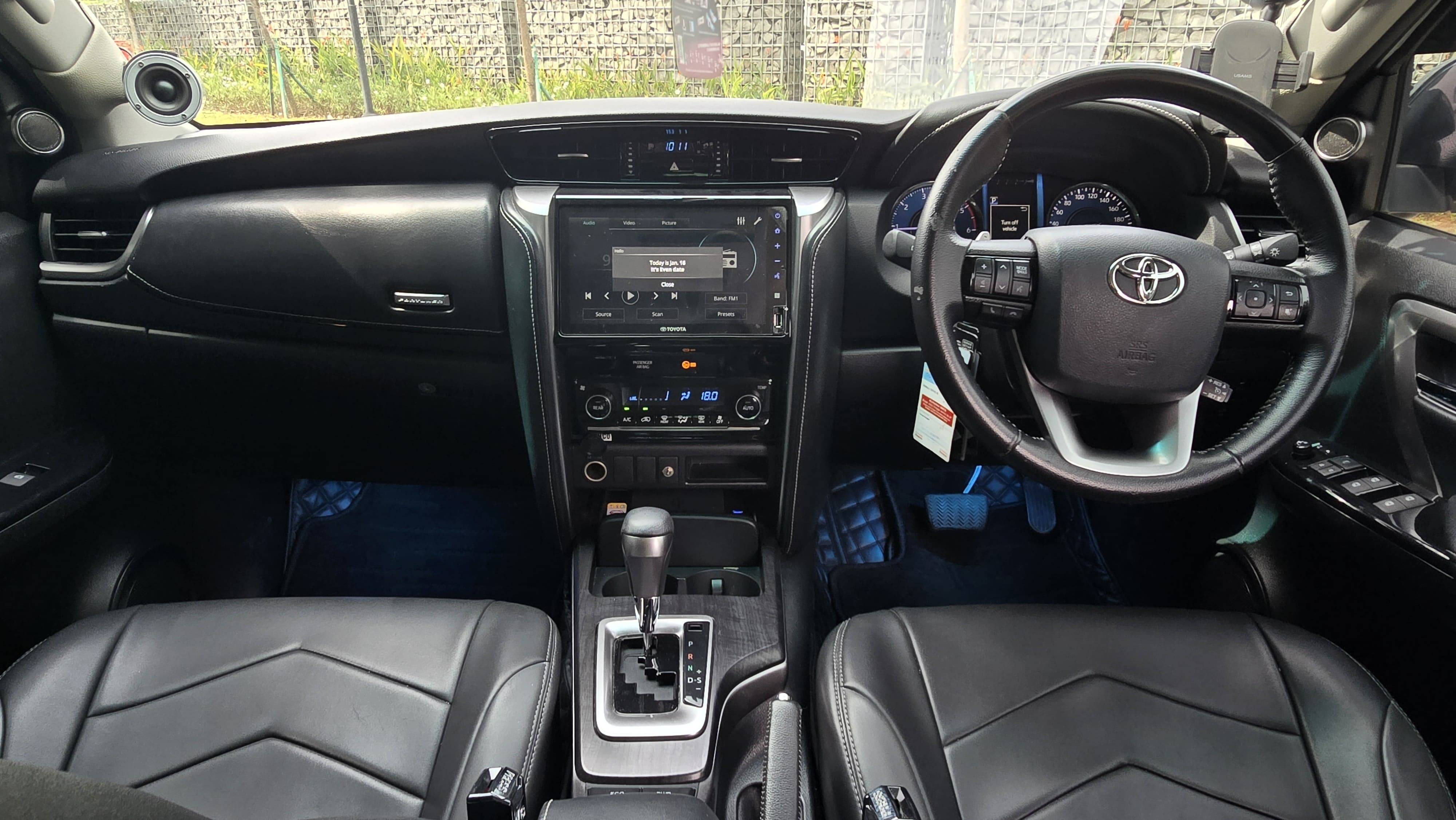 2020 Toyota Fortuner VRZ 4X2 TRD 2.4L AT 2020 Toyota Fortuner VRZ 4X2 TRD 2.4L AT