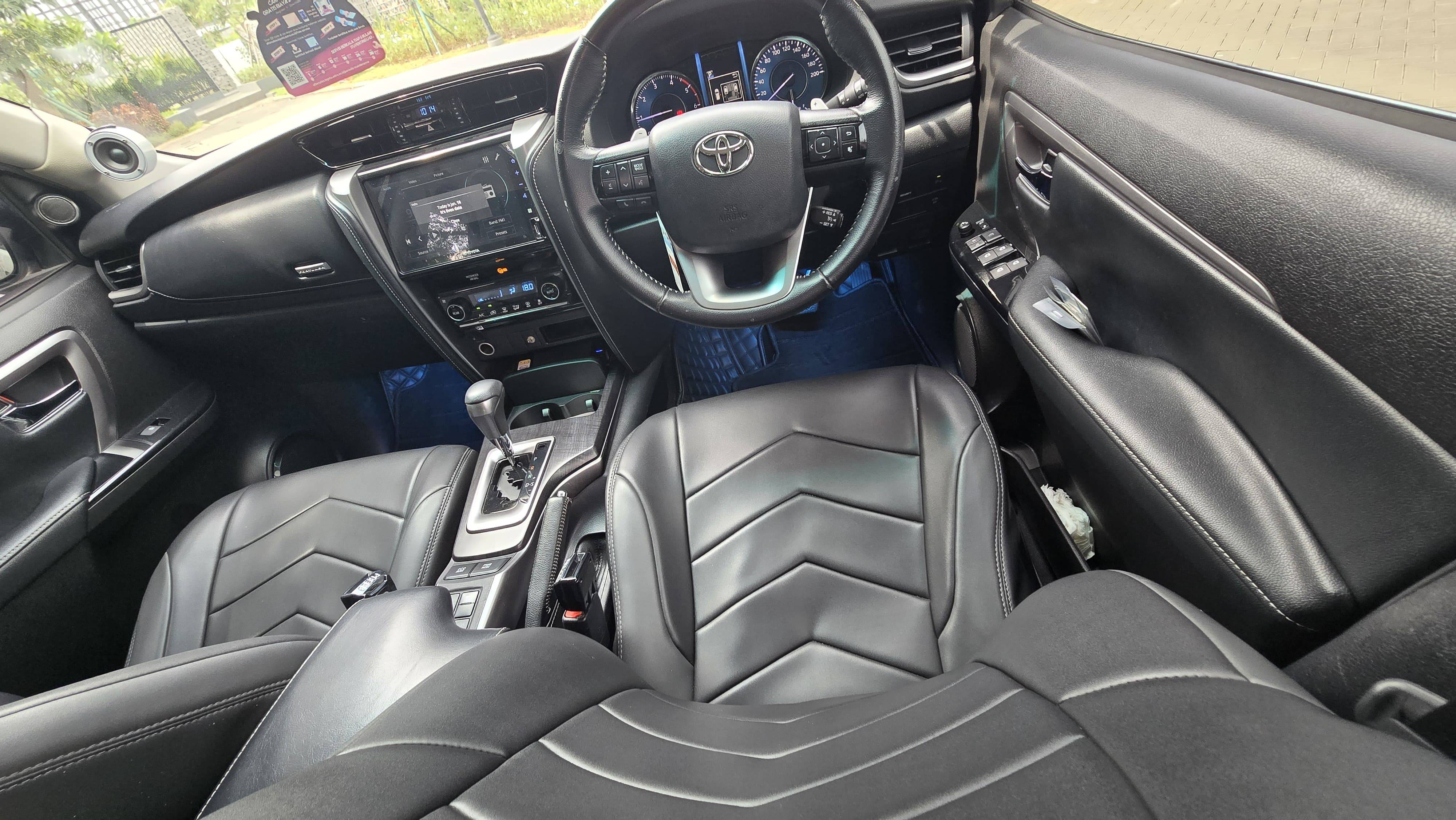 2020 Toyota Fortuner VRZ 4X2 TRD 2.4L AT 2020 Toyota Fortuner VRZ 4X2 TRD 2.4L AT