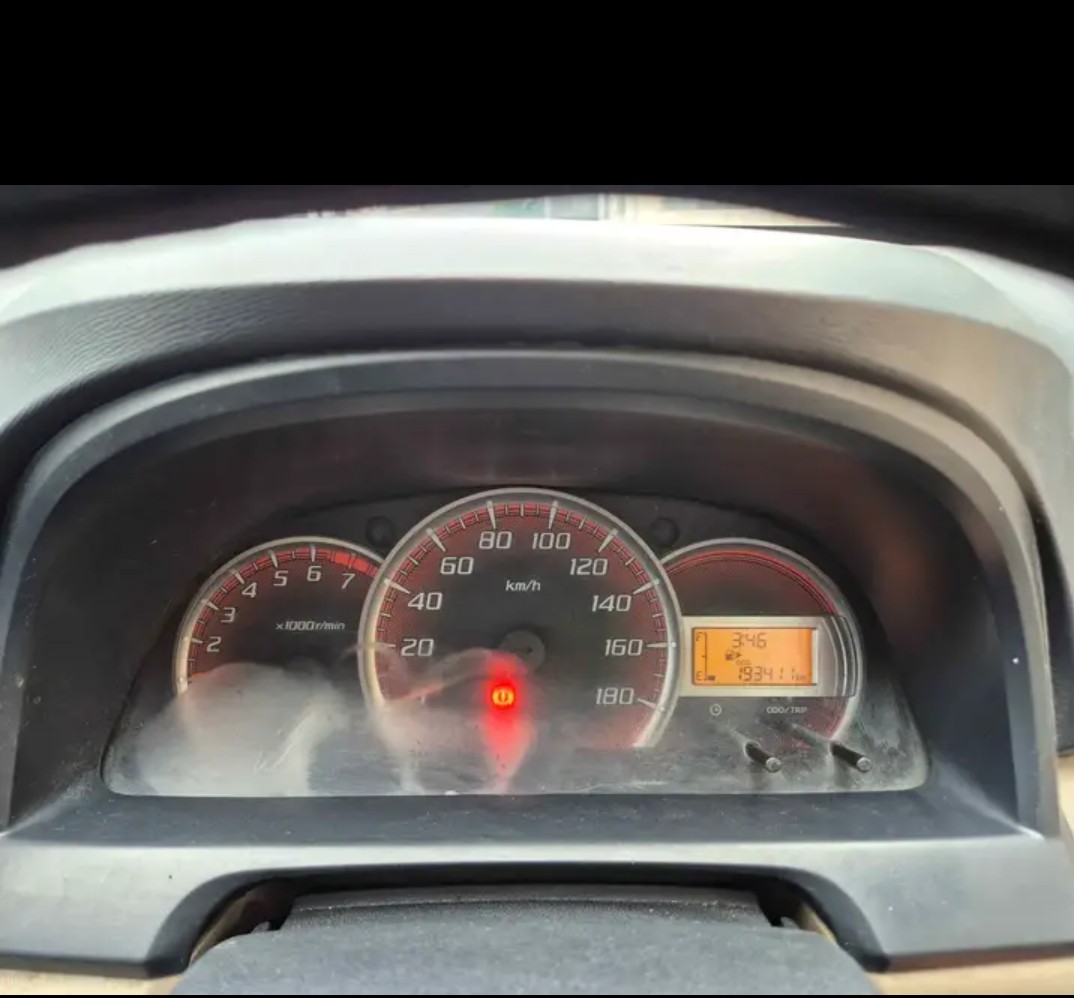 2014 Daihatsu Xenia  1.3 X MT 2014 Daihatsu Xenia  1.3 X MT