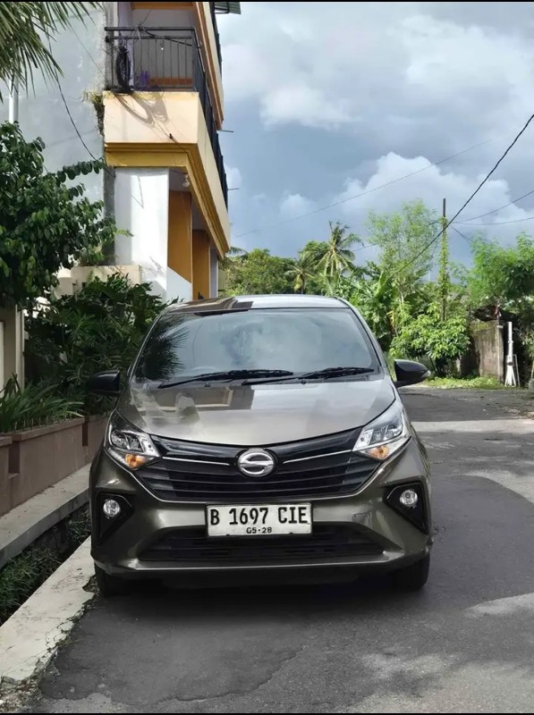 2023 Daihatsu Sigra 1.2 R MT