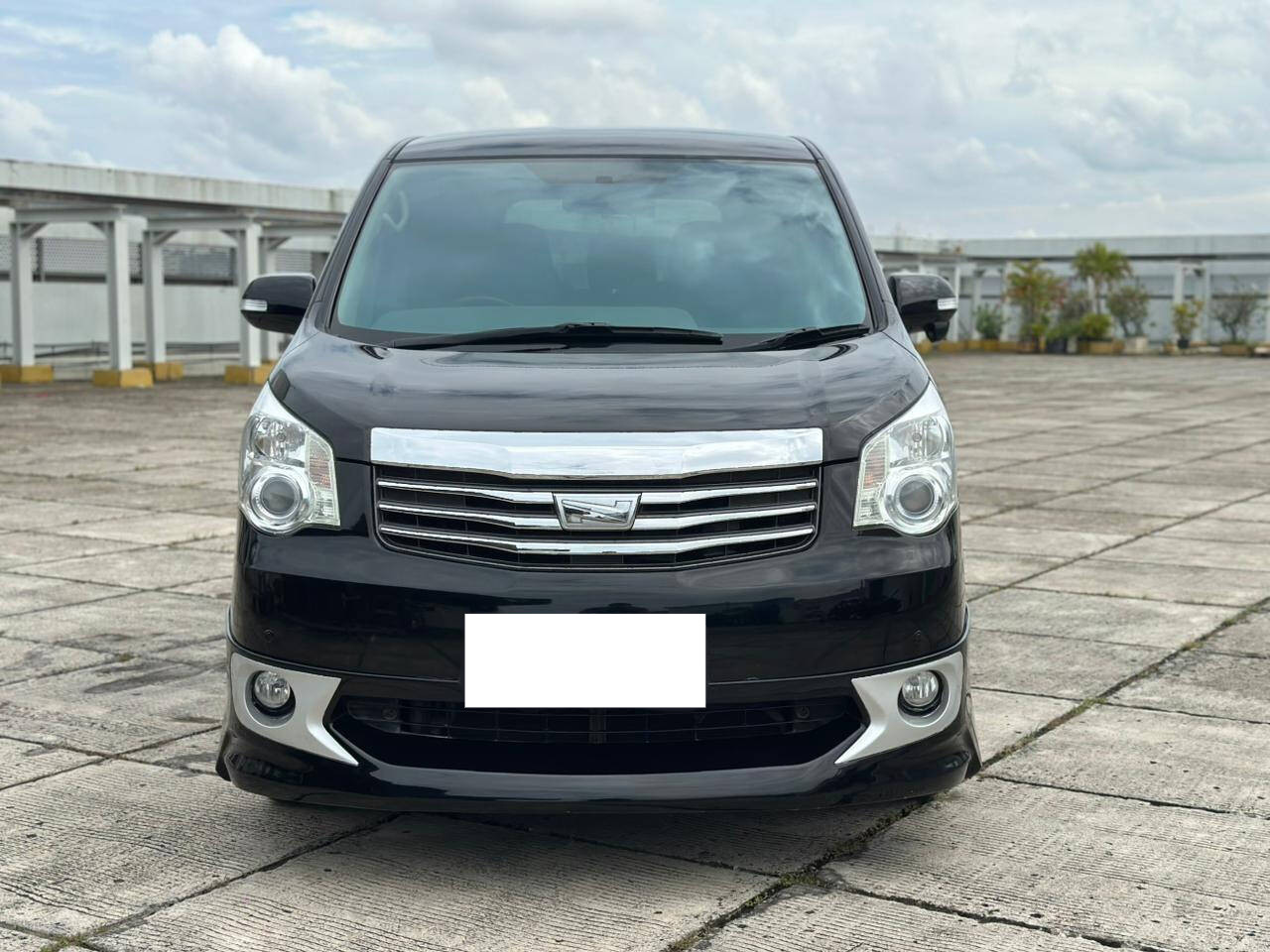 Second Hand 2013 Toyota NAV1 Second Hand 2013 Toyota NAV1