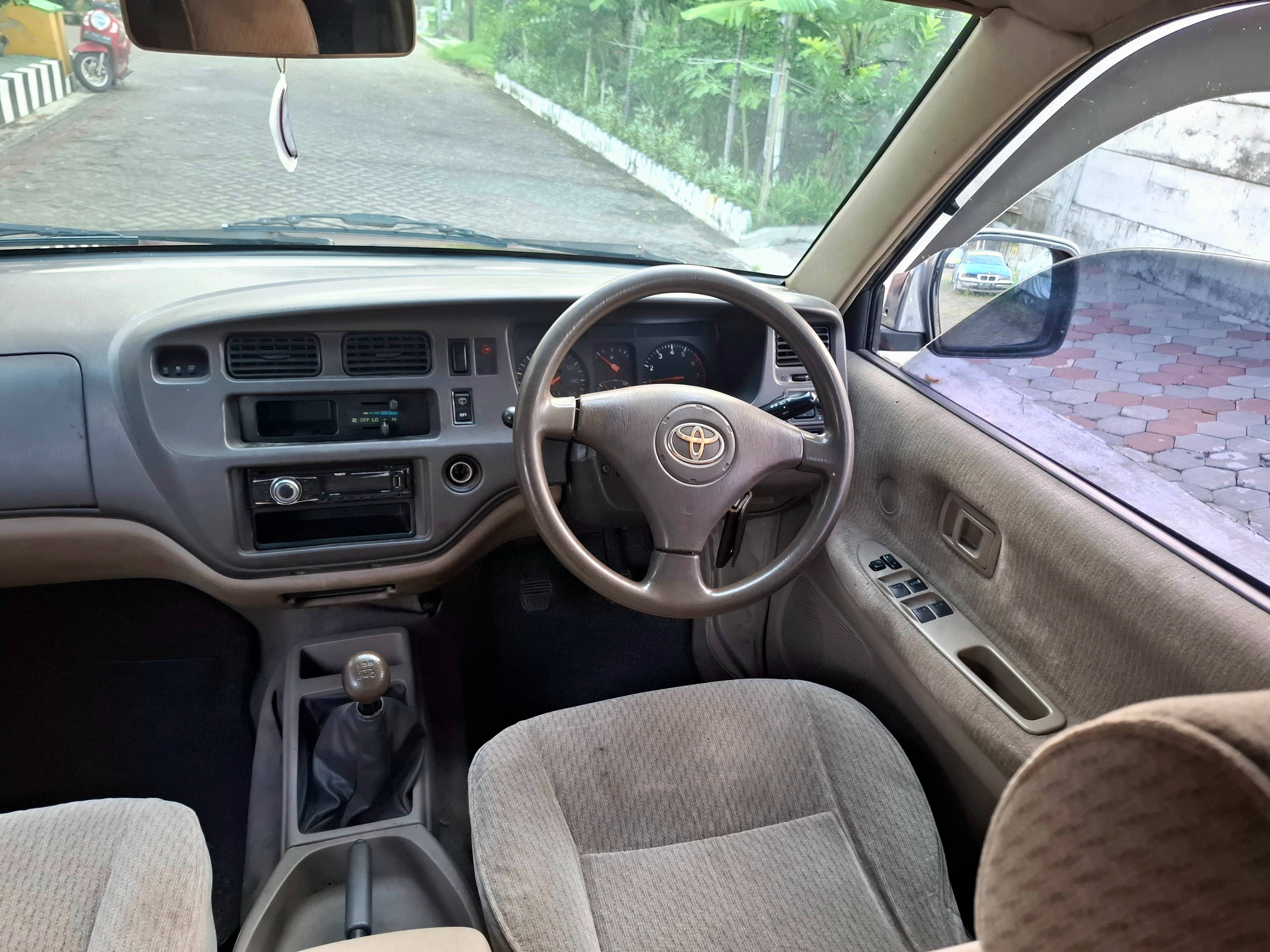 2003 Toyota Kijang  1.8L LGX 2003 Toyota Kijang  1.8L LGX