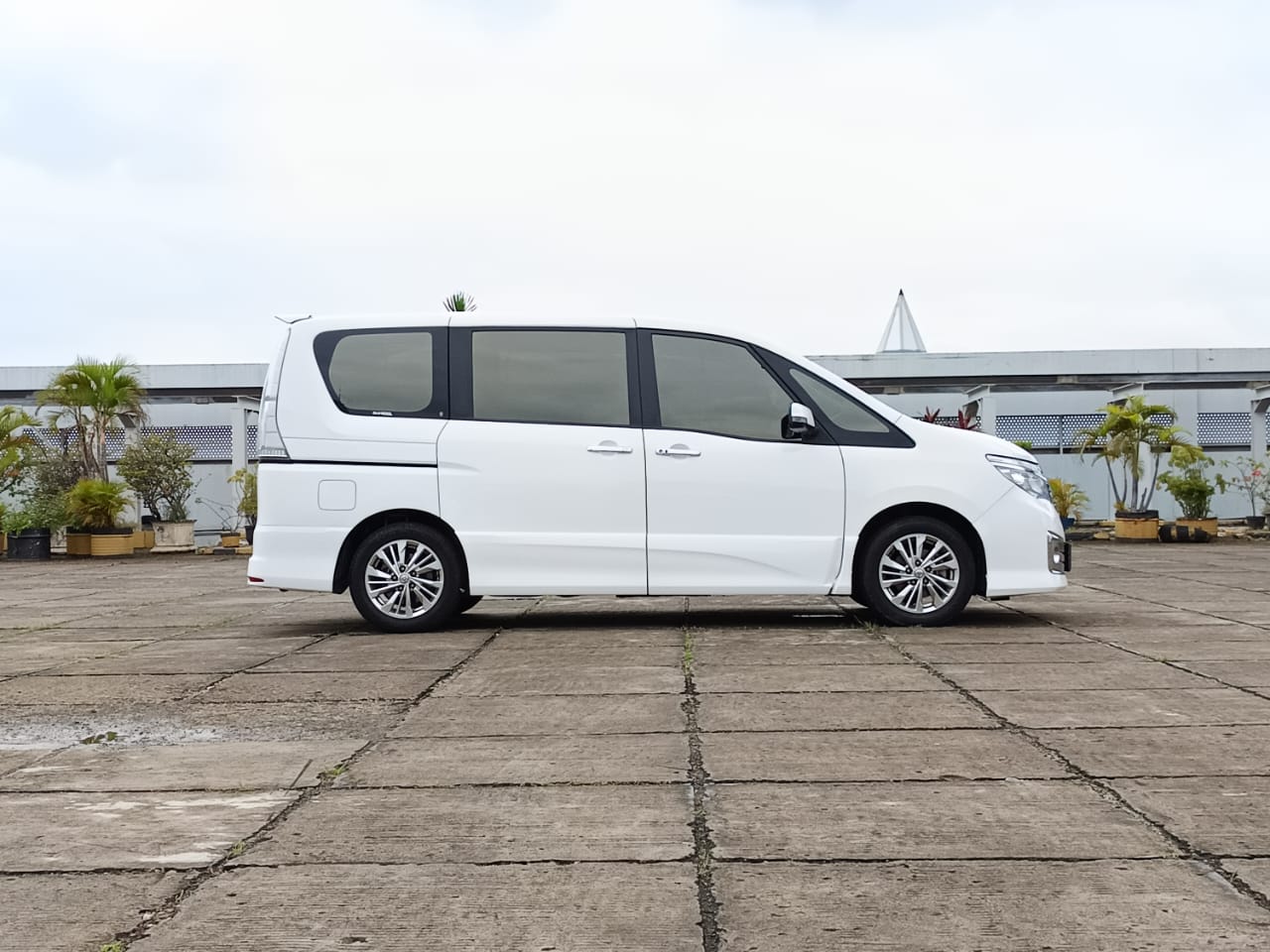 2015 Nissan Serena 2015 Nissan Serena