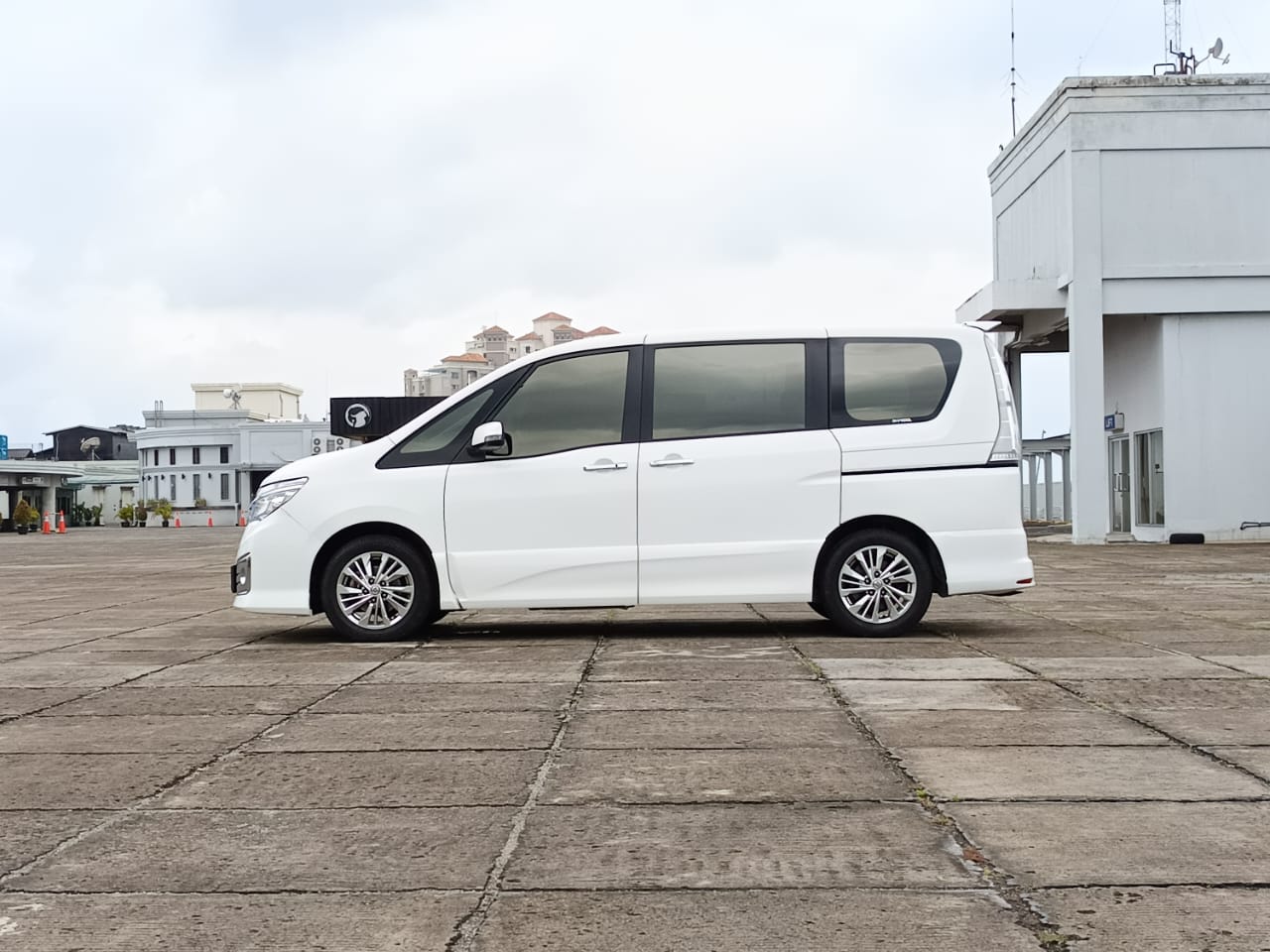 2015 Nissan Serena 2015 Nissan Serena