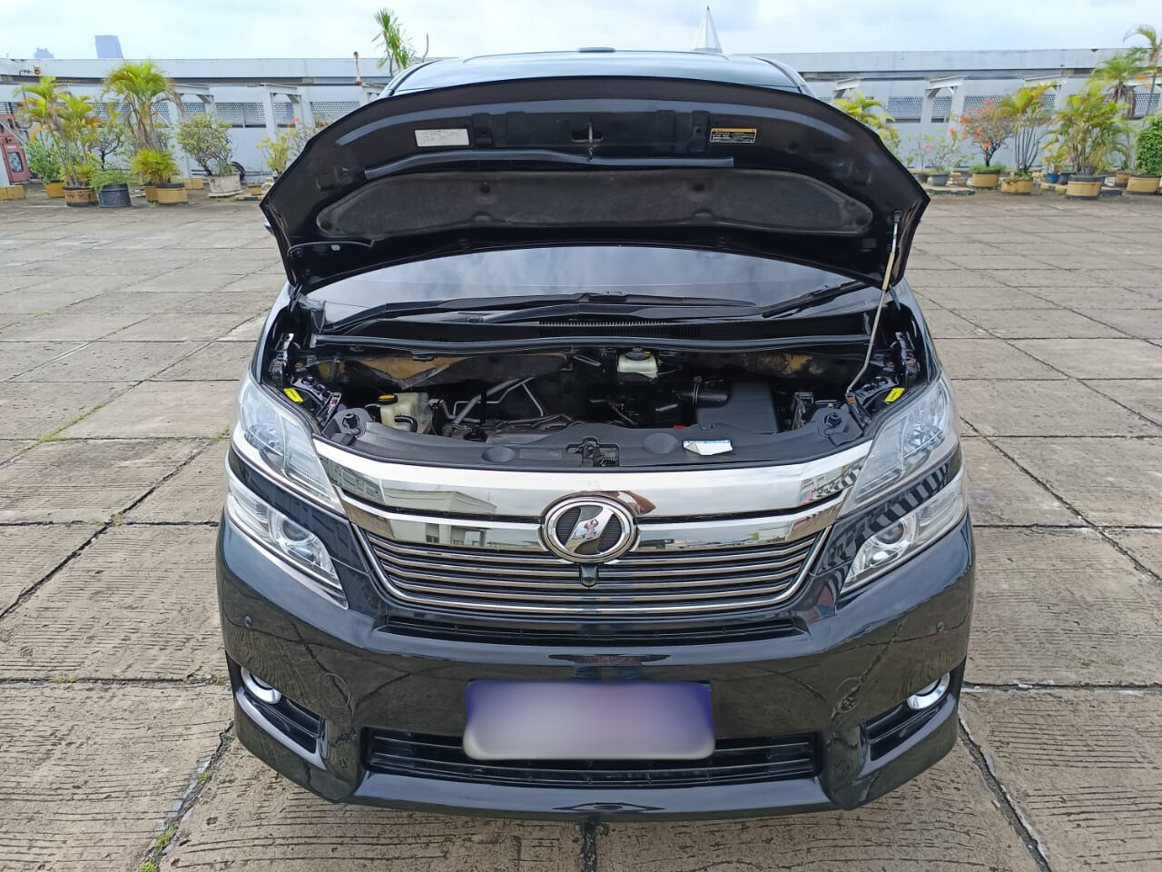 Second Hand 2012 Toyota Vellfire Second Hand 2012 Toyota Vellfire