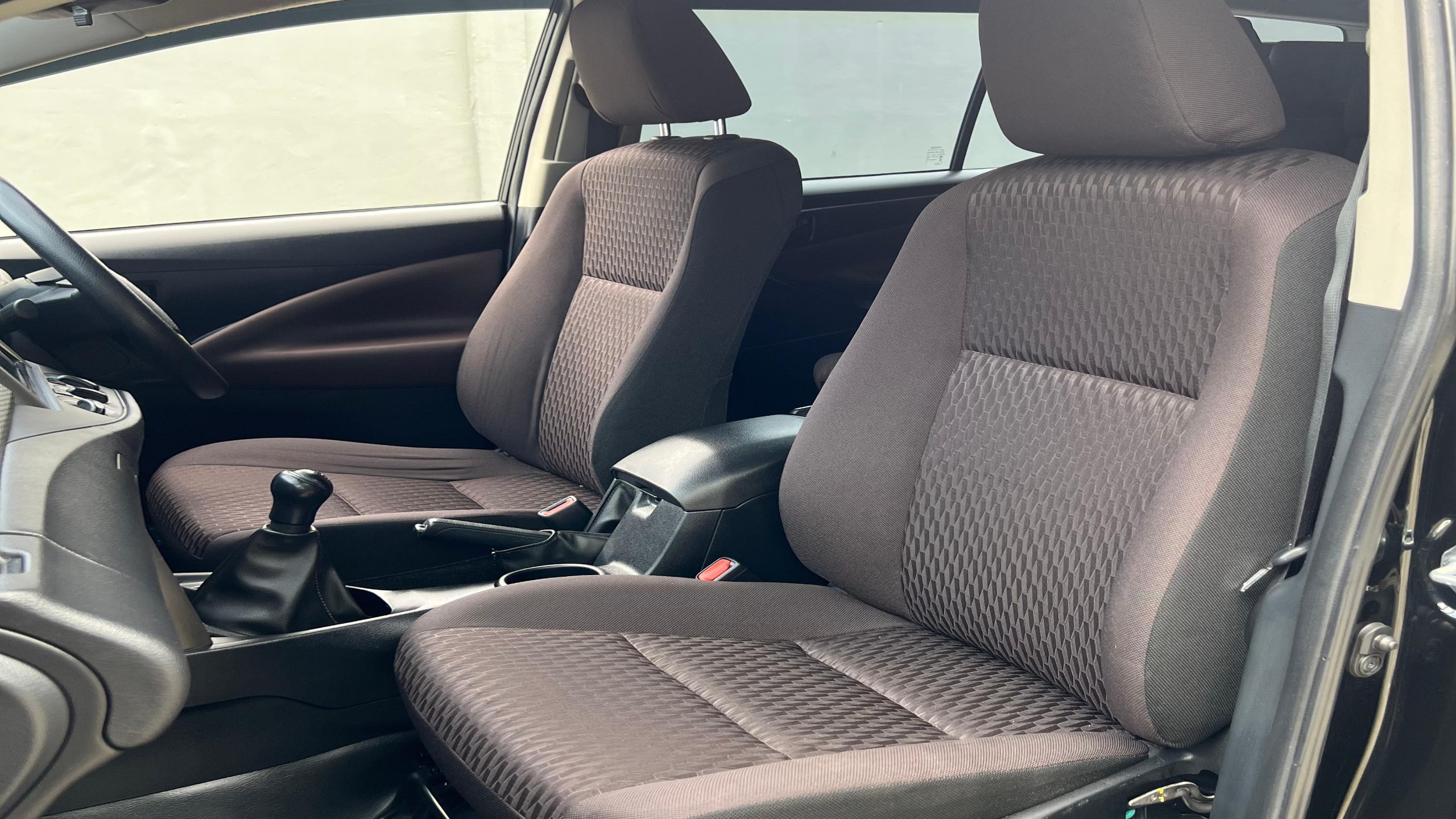 2020 Toyota Innova REBORN BENSIN G 2.0 MT 2020 Toyota Innova REBORN BENSIN G 2.0 MT