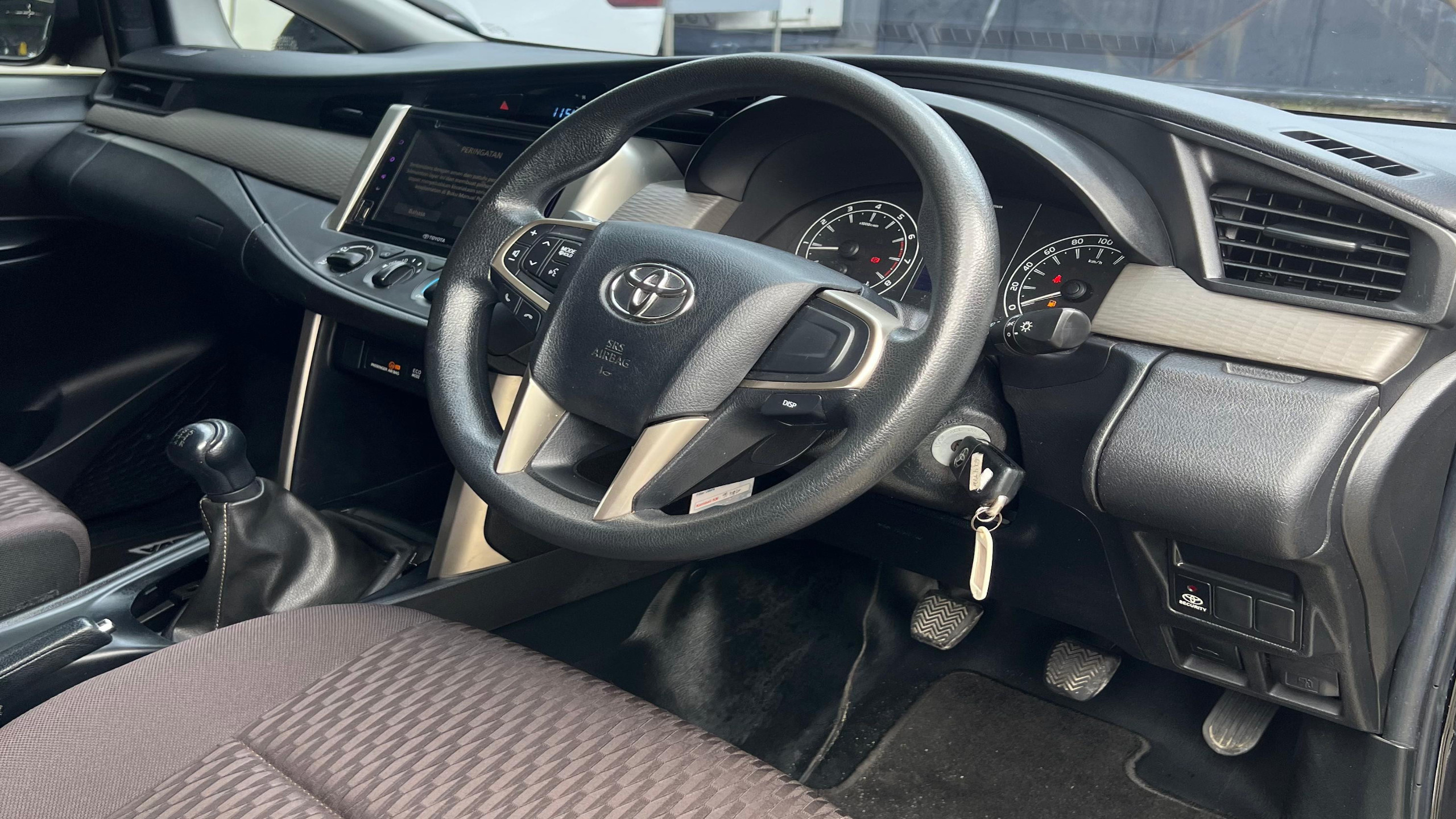 2020 Toyota Innova REBORN BENSIN G 2.0 MT 2020 Toyota Innova REBORN BENSIN G 2.0 MT