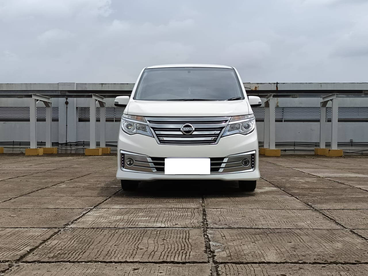 Second Hand 2015 Nissan Serena Second Hand 2015 Nissan Serena