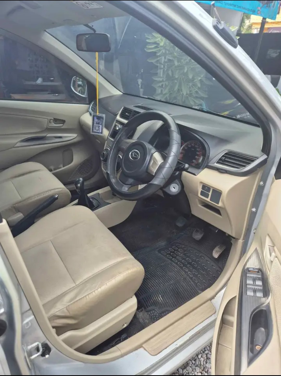 2014 Daihatsu Xenia  1.3 X MT 2014 Daihatsu Xenia  1.3 X MT