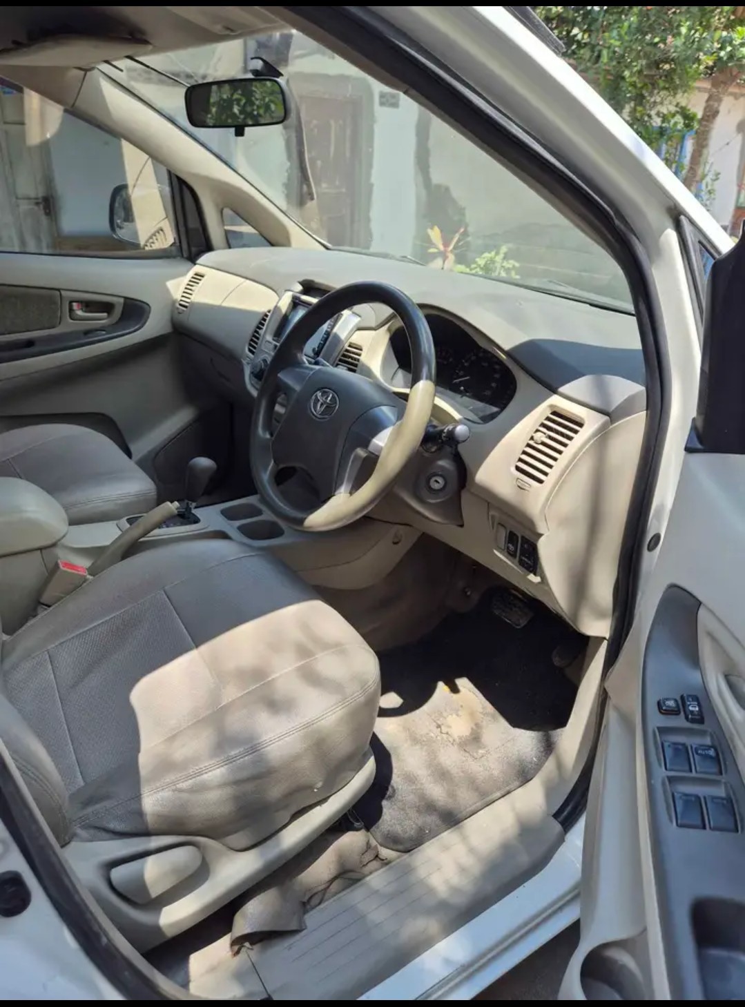 2012 Toyota Kijang Innova 2.0 G AT 2012 Toyota Kijang Innova 2.0 G AT