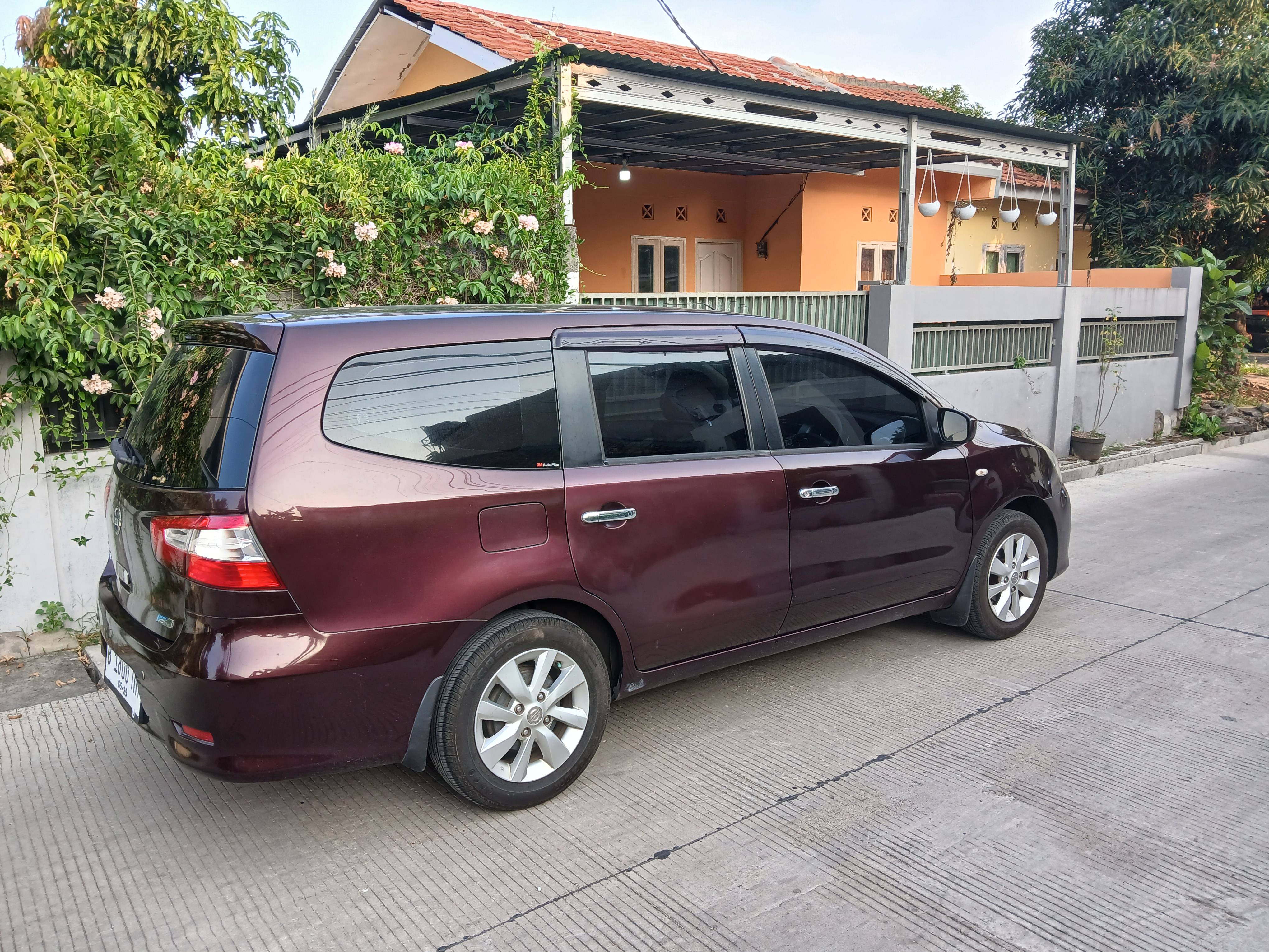 2015 Nissan Grand Livina 1.5 Ultimate AT 2015 Nissan Grand Livina 1.5 Ultimate AT