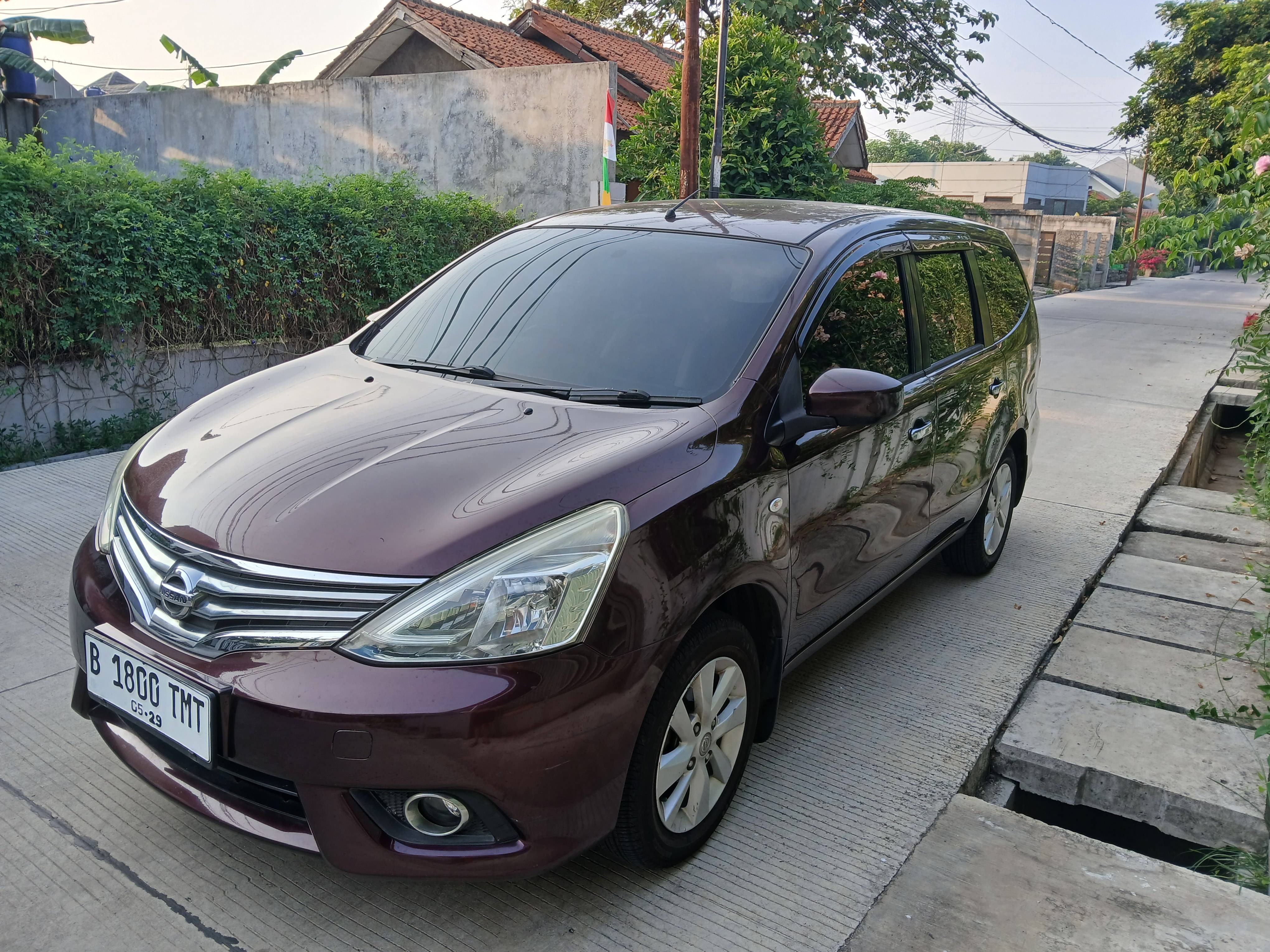 2015 Nissan Grand Livina 1.5 Ultimate AT 2015 Nissan Grand Livina 1.5 Ultimate AT