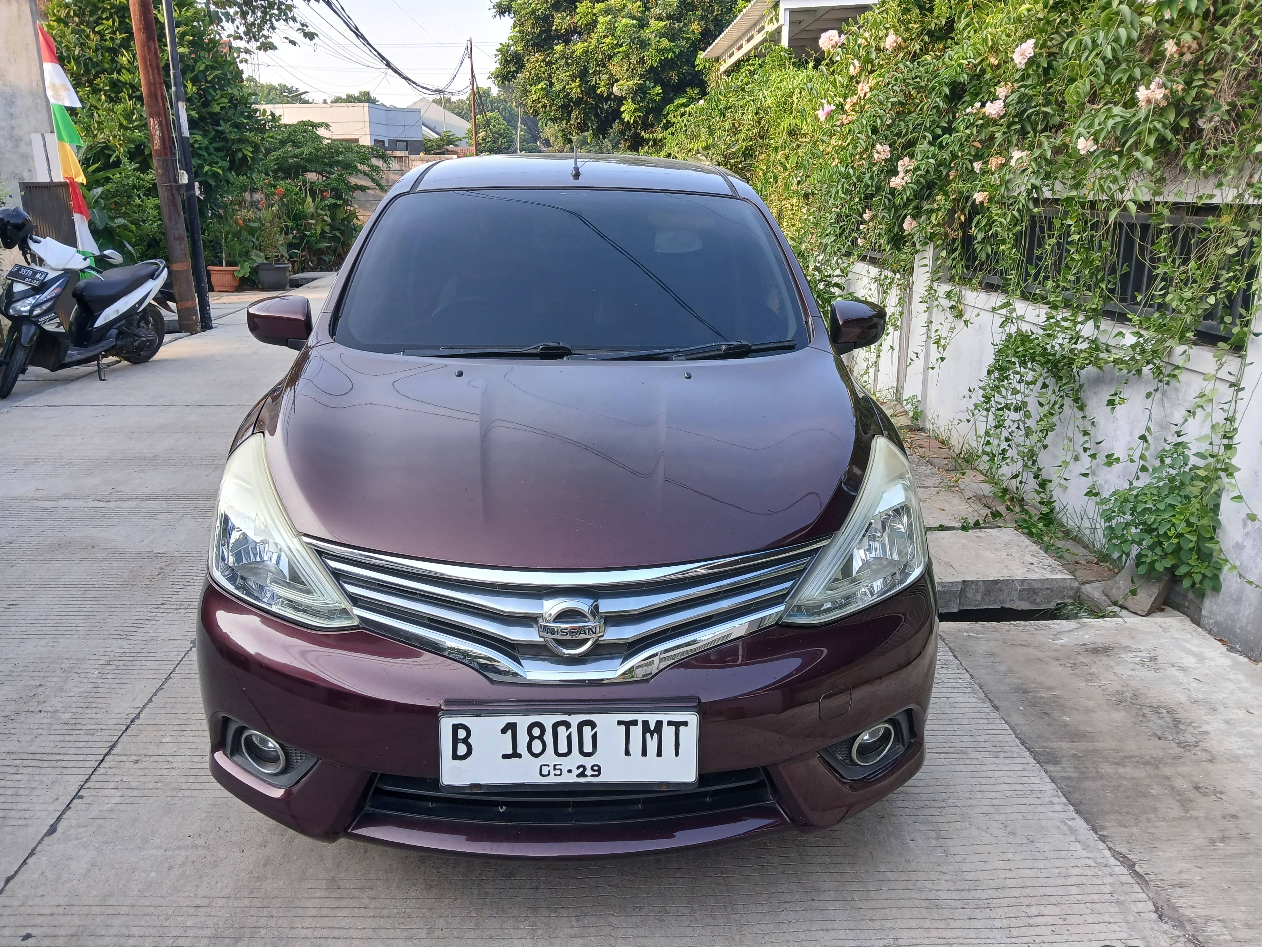 Second Hand 2015 Nissan Grand Livina 1.5 Ultimate AT Second Hand 2015 Nissan Grand Livina 1.5 Ultimate AT