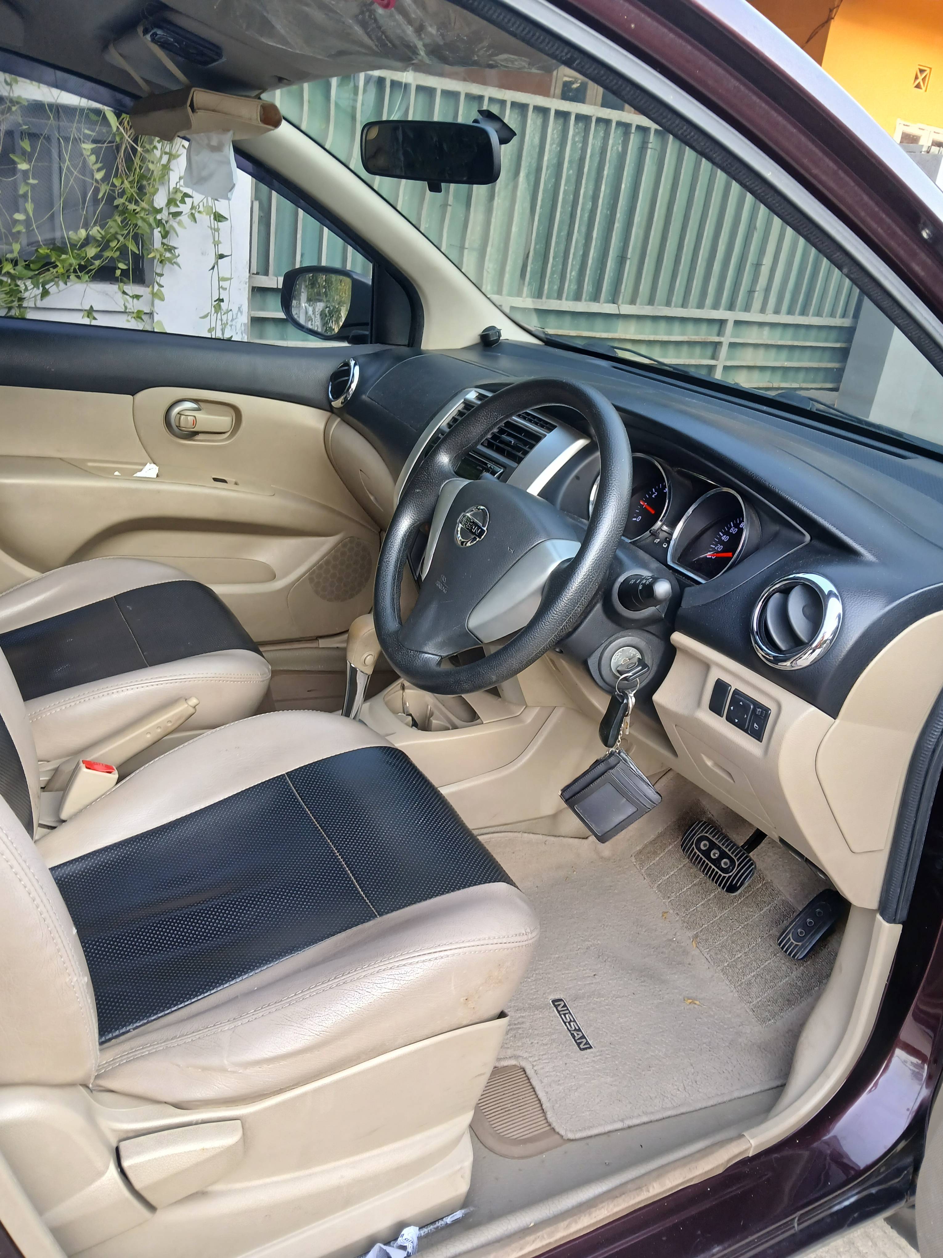 2015 Nissan Grand Livina 1.5 Ultimate AT 2015 Nissan Grand Livina 1.5 Ultimate AT