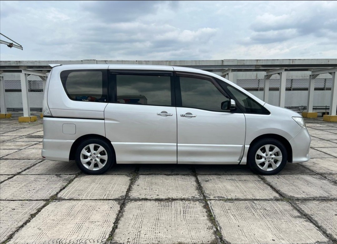 2014 Nissan Serena 2014 Nissan Serena