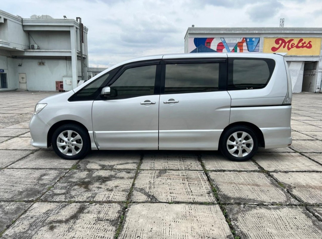 2014 Nissan Serena 2014 Nissan Serena
