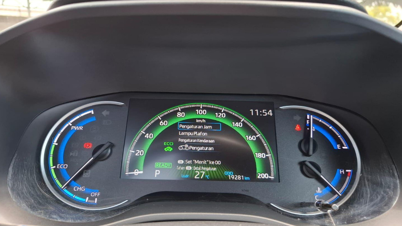 2022 Toyota Kijang Innova Zenix Hybrid EV 2022 Toyota Kijang Innova Zenix Hybrid EV