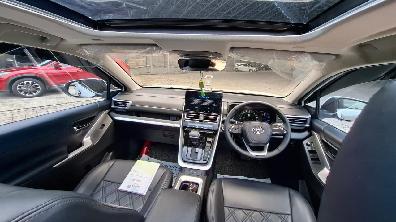 2022 Toyota Kijang Innova Zenix Hybrid EV 2022 Toyota Kijang Innova Zenix Hybrid EV