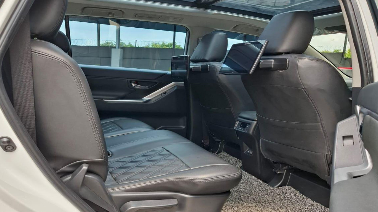 2022 Toyota Kijang Innova Zenix Hybrid EV 2022 Toyota Kijang Innova Zenix Hybrid EV