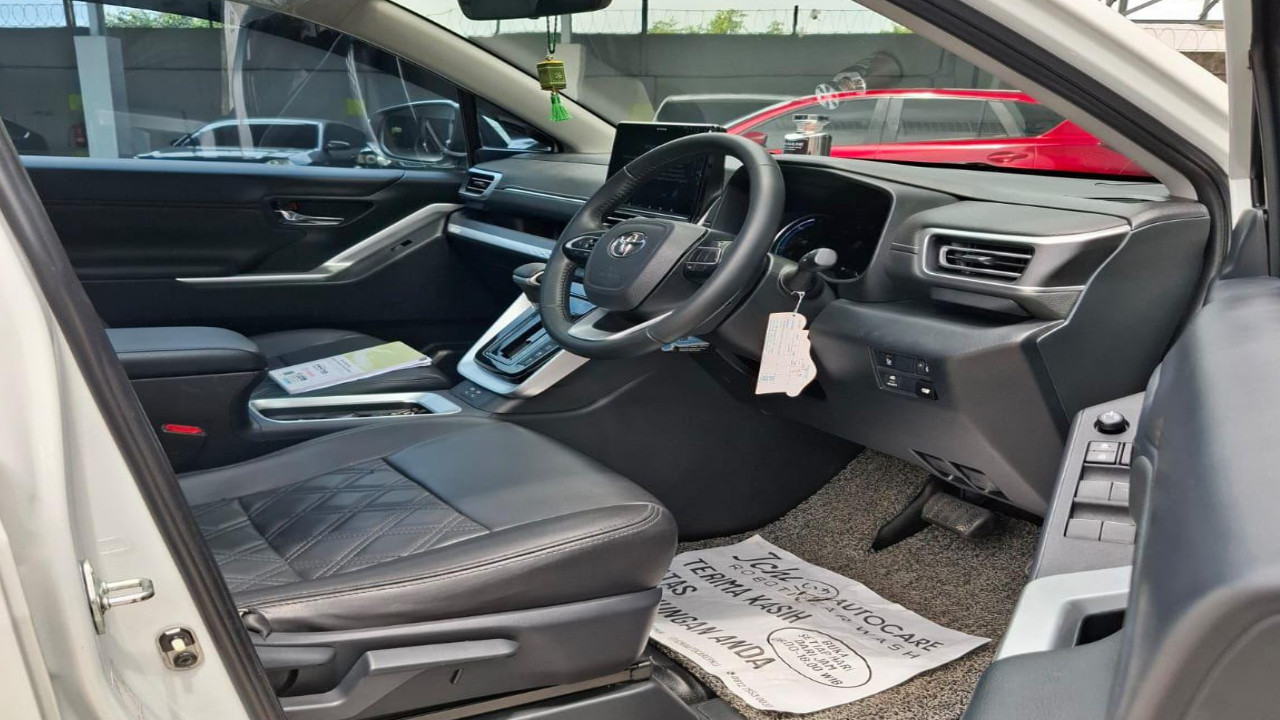 2022 Toyota Kijang Innova Zenix Hybrid EV 2022 Toyota Kijang Innova Zenix Hybrid EV