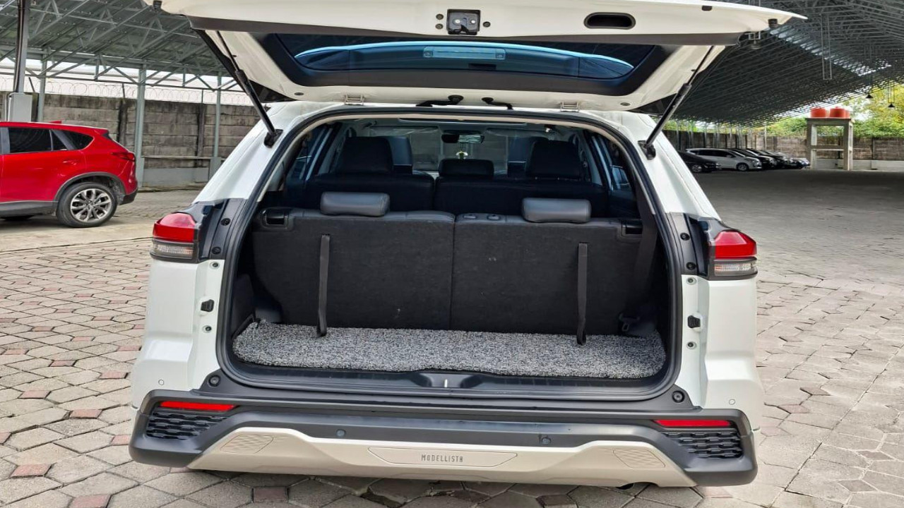 2022 Toyota Kijang Innova Zenix Hybrid EV 2022 Toyota Kijang Innova Zenix Hybrid EV