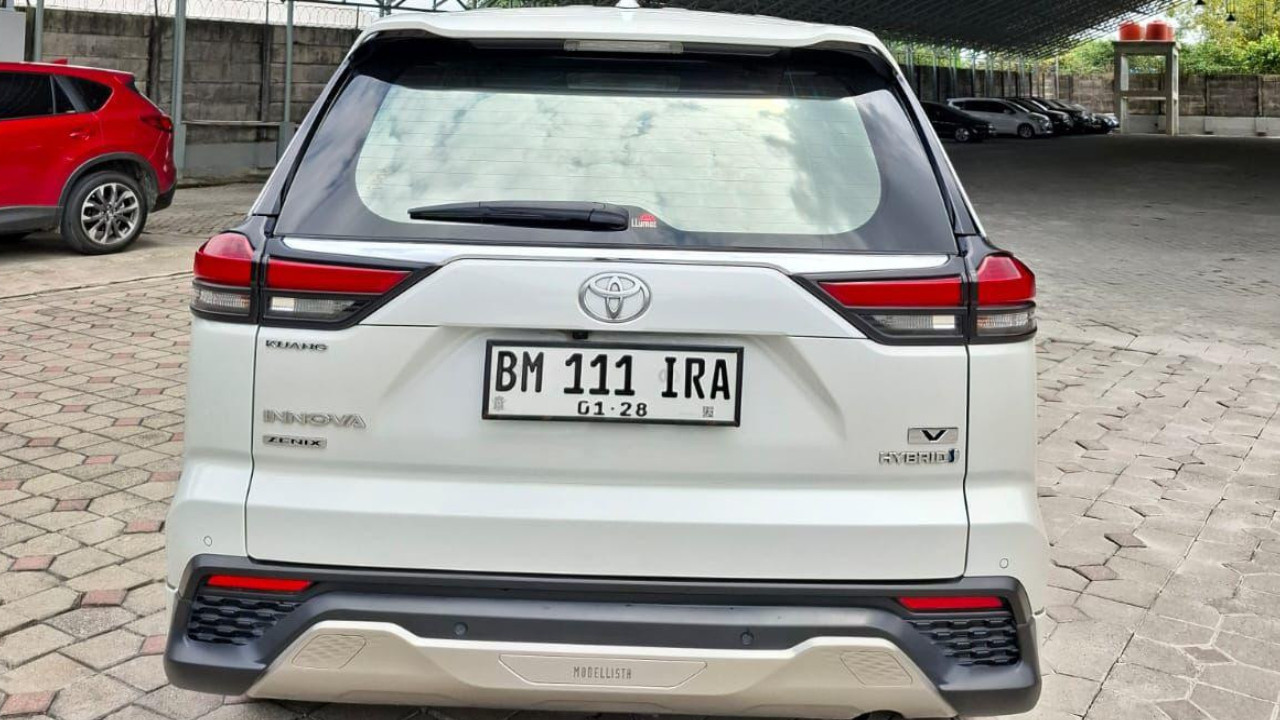 2022 Toyota Kijang Innova Zenix Hybrid EV 2022 Toyota Kijang Innova Zenix Hybrid EV