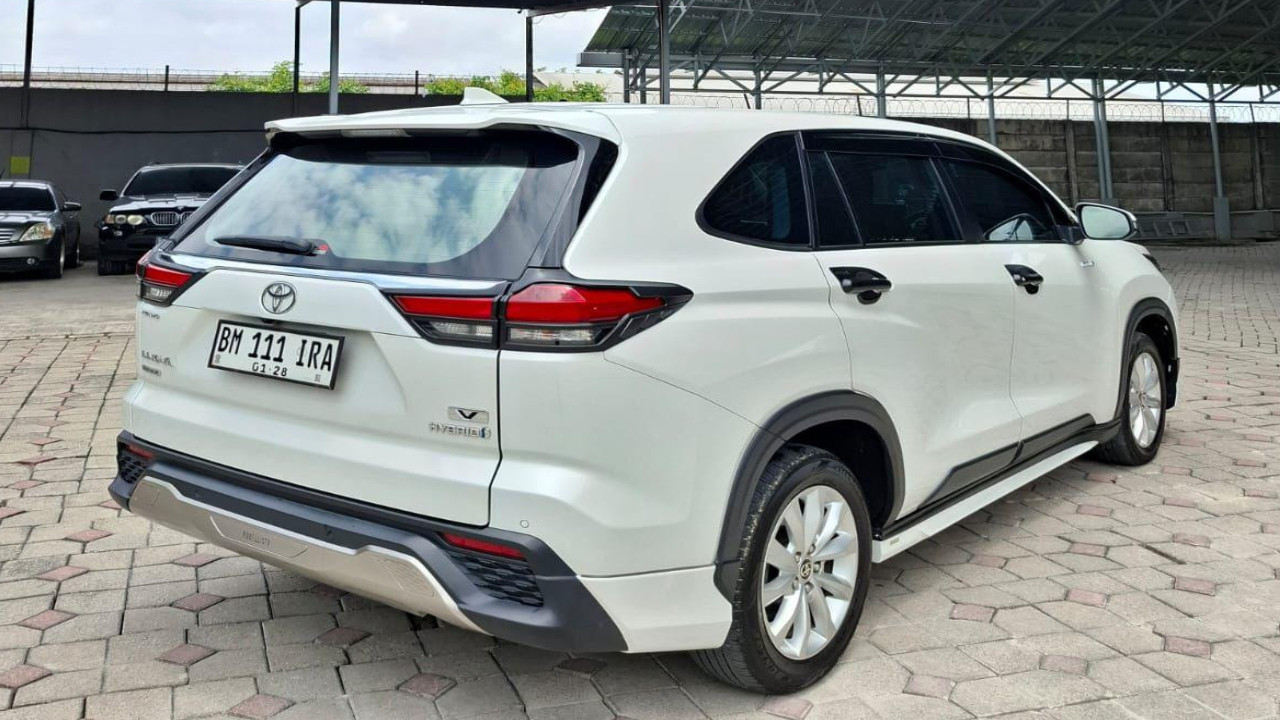 2022 Toyota Kijang Innova Zenix Hybrid EV 2022 Toyota Kijang Innova Zenix Hybrid EV