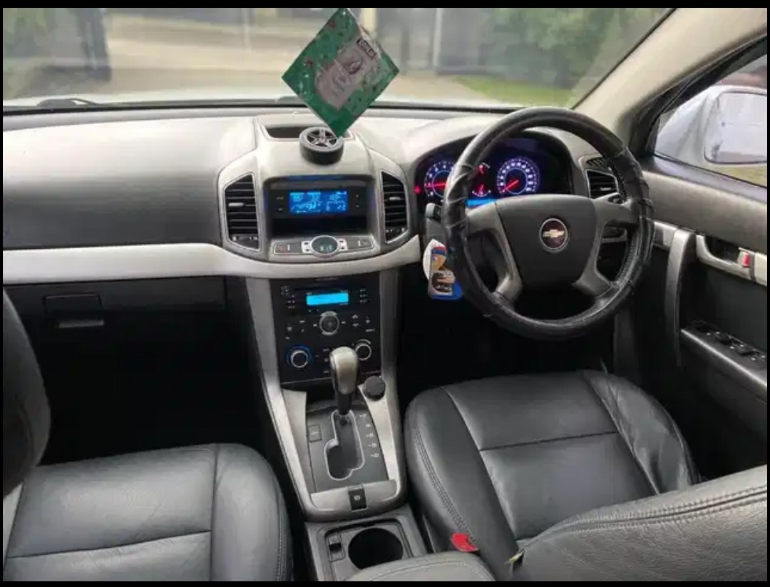 2012 Chevrolet Captiva  BENSIN 2.4 L A/T 2012 Chevrolet Captiva  BENSIN 2.4 L A/T